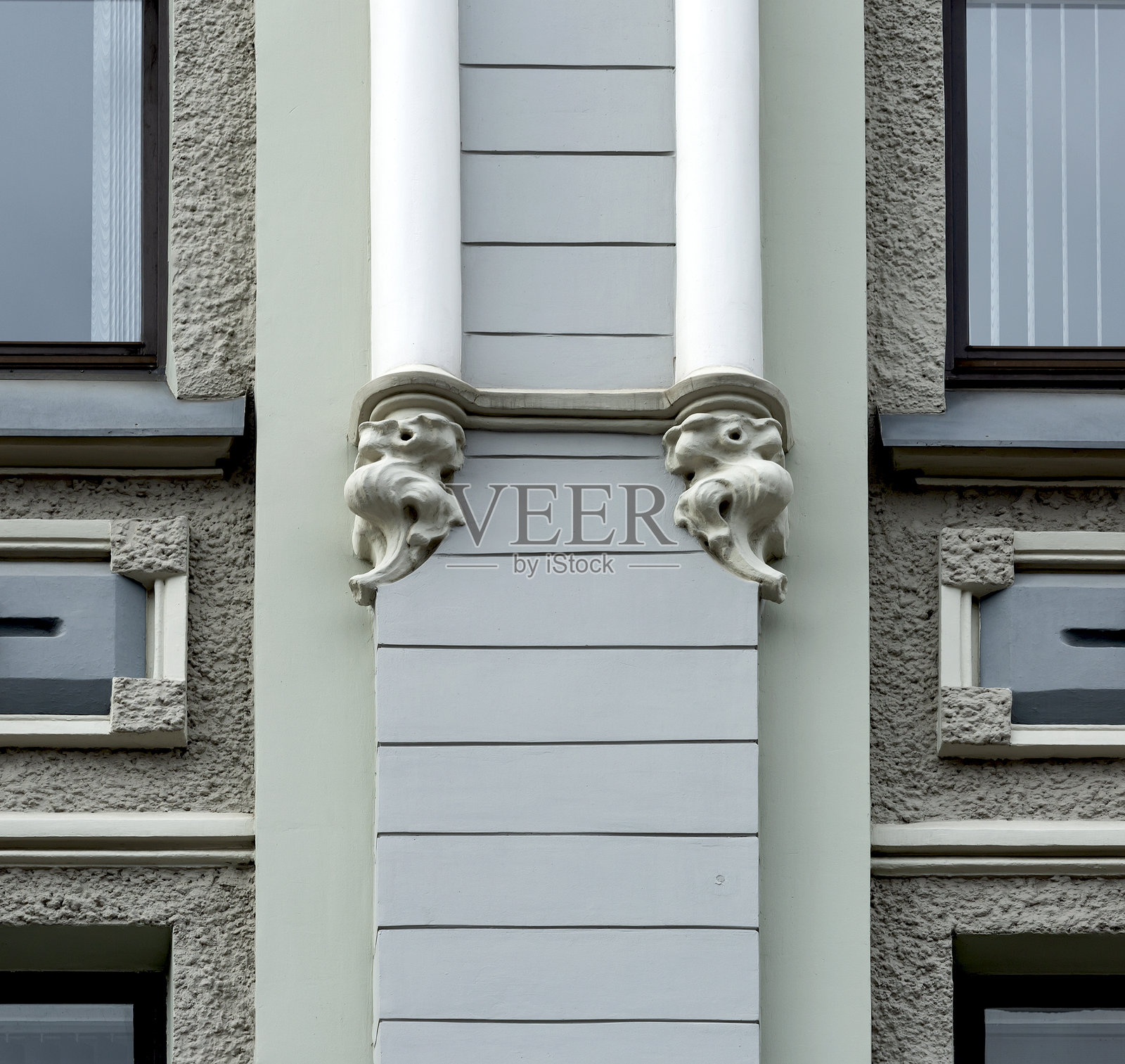 柱子下的花卉图案建筑细节照片摄影图片