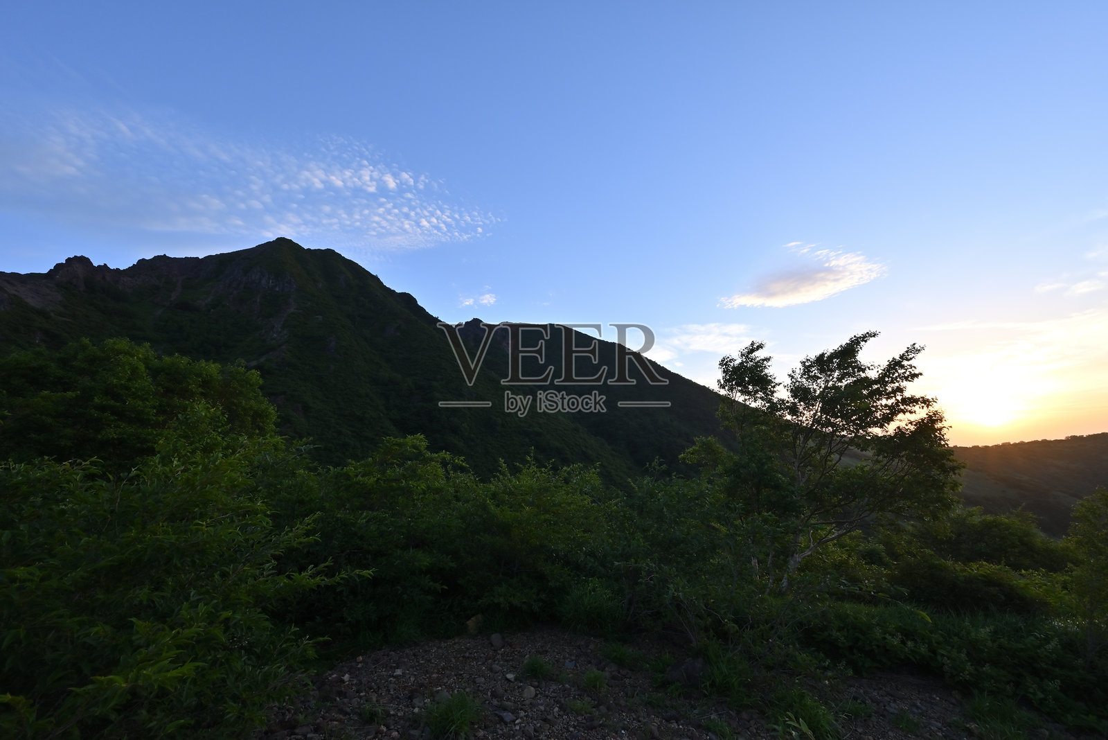 攀登那须山脊照片摄影图片