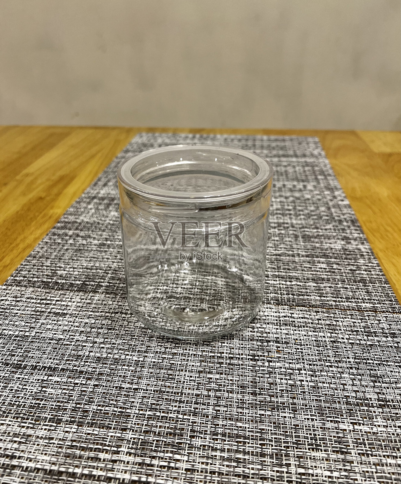 空罐子照片摄影图片