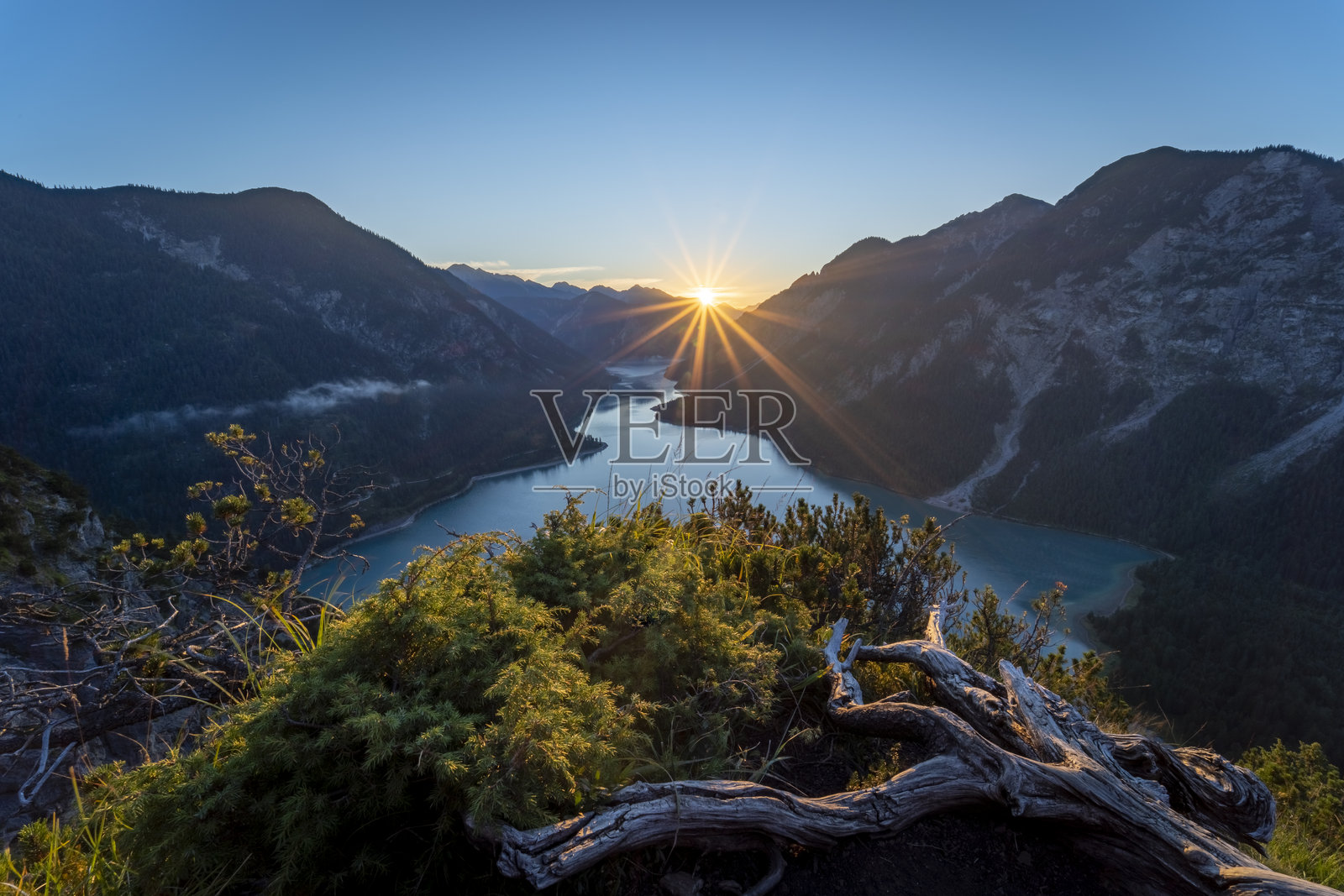 山中的日出与日落照片摄影图片