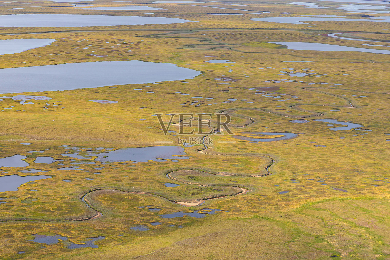 俄罗斯雅库特地区莱纳河三角洲的苔原鸟瞰图照片摄影图片