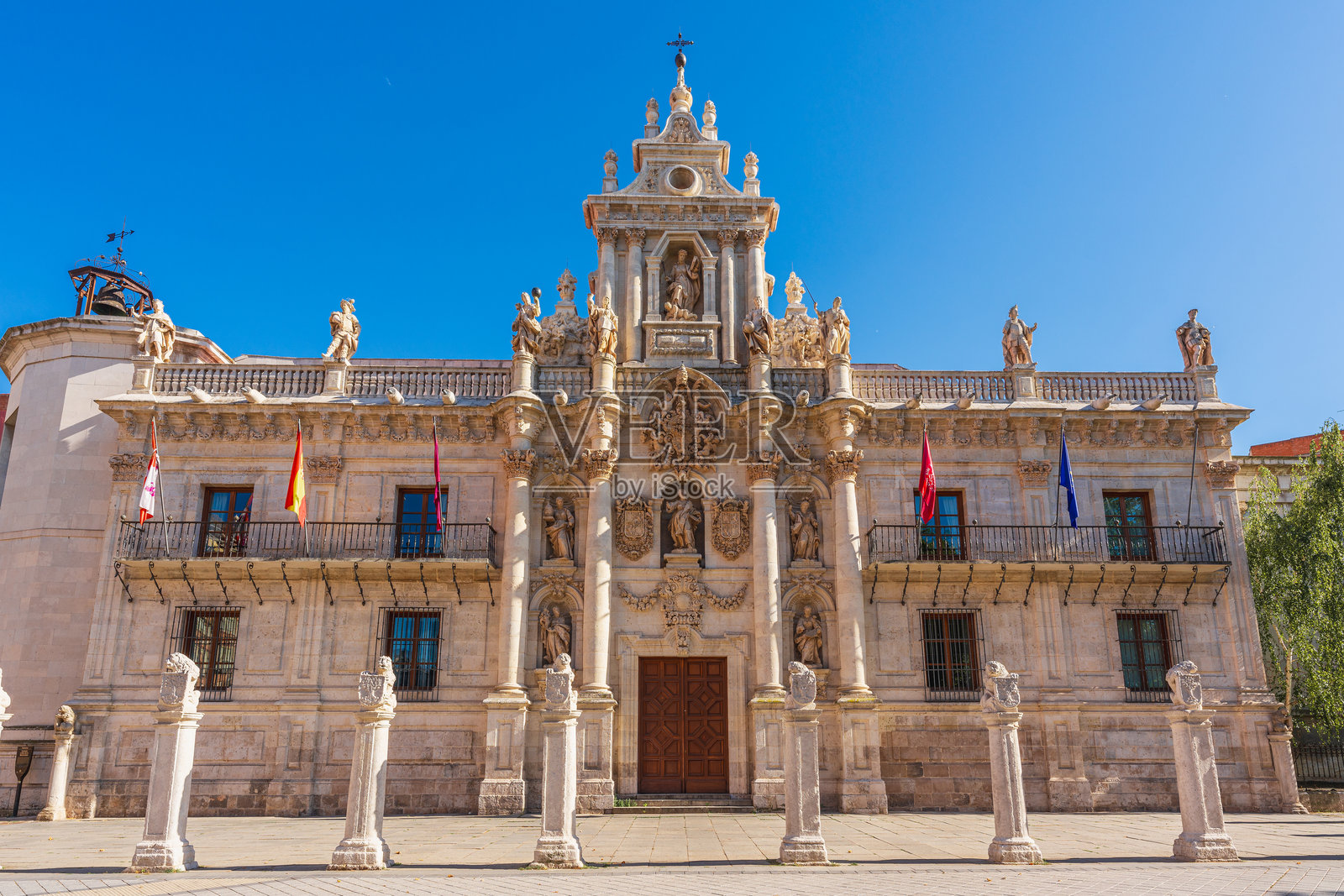 西班牙巴利亚多利德大学的外立面照片摄影图片