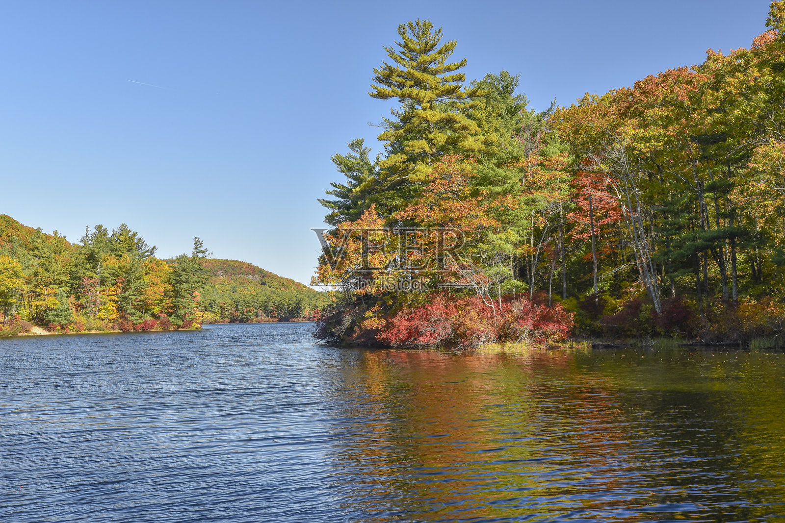 秋天的清新日子在天堂池塘照片摄影图片