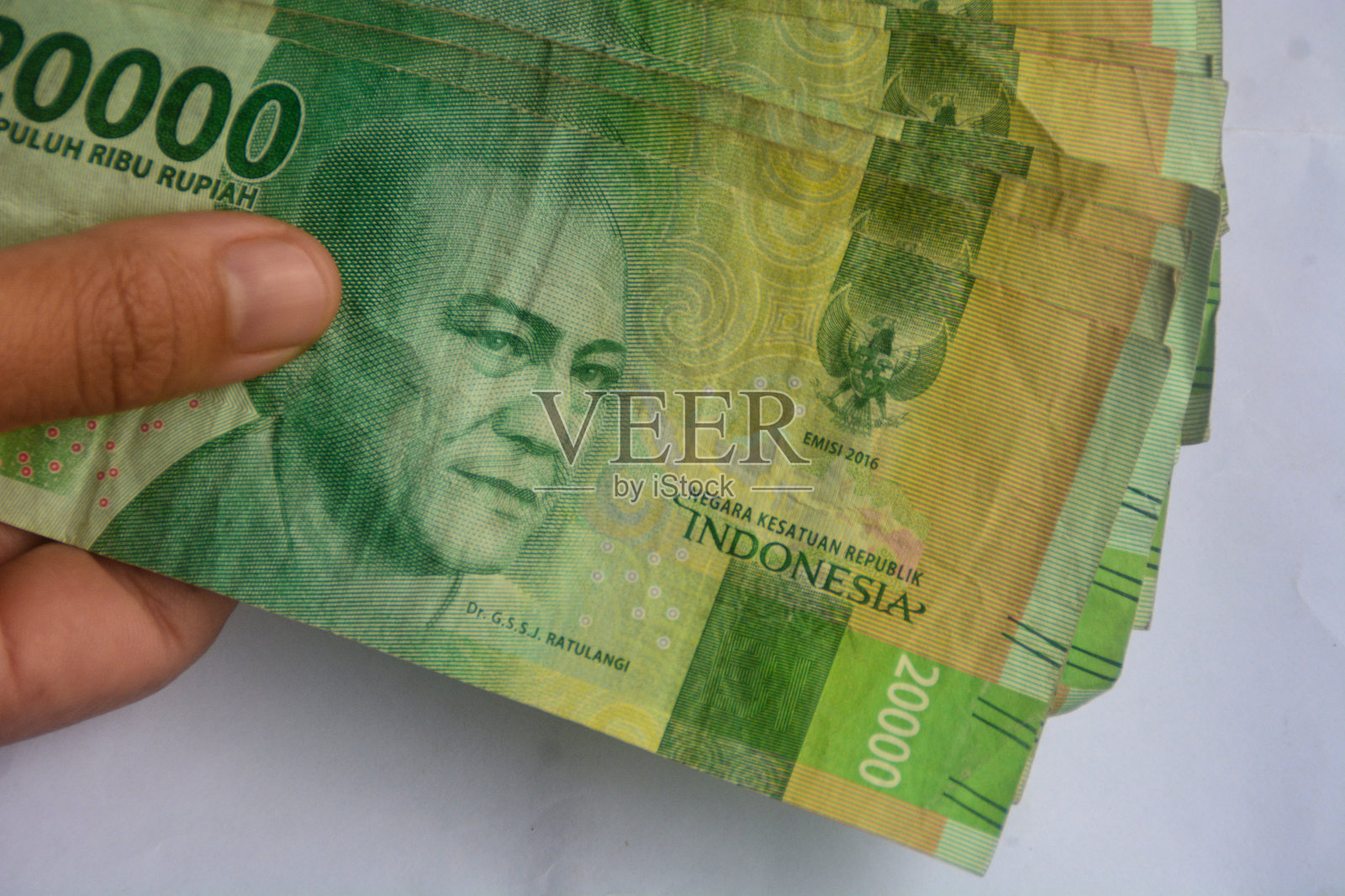 查看印度尼西亚的支付方式。印度尼西亚的货币叫做印尼盾，作为法定货币使用。除了用于购买，钱也可以作为他人的礼物。照片摄影图片