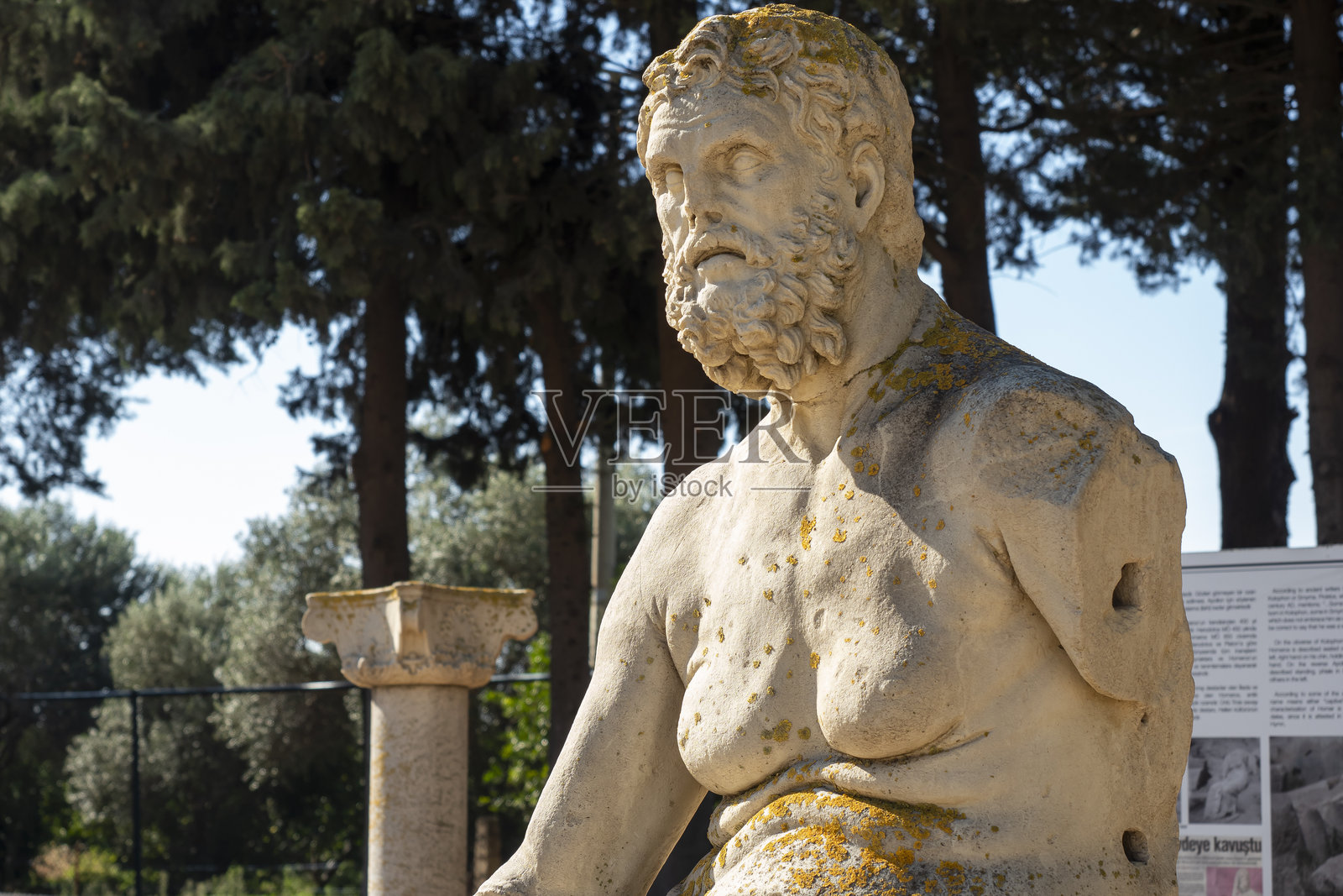 克拉罗斯（Klaros, Clarus）的风景，这里曾是古希腊在伊奥尼亚海岸的一个圣地。照片摄影图片