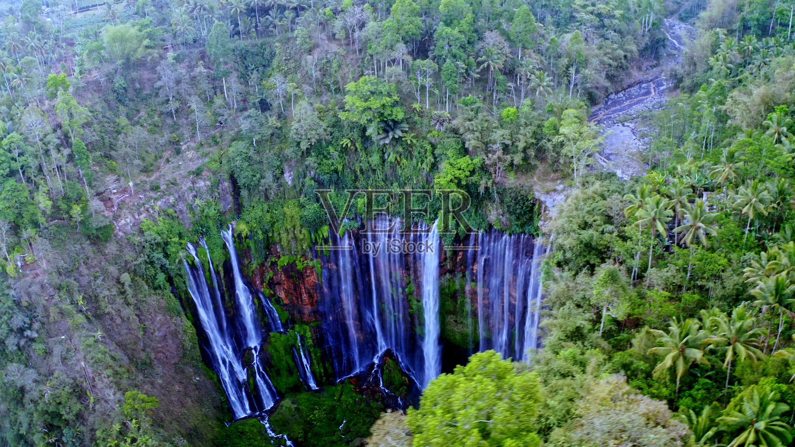 塞乌瀑布，巴厘岛，爪哇岛，印度尼西亚。包括岛屿。塞梅鲁山。照片摄影图片
