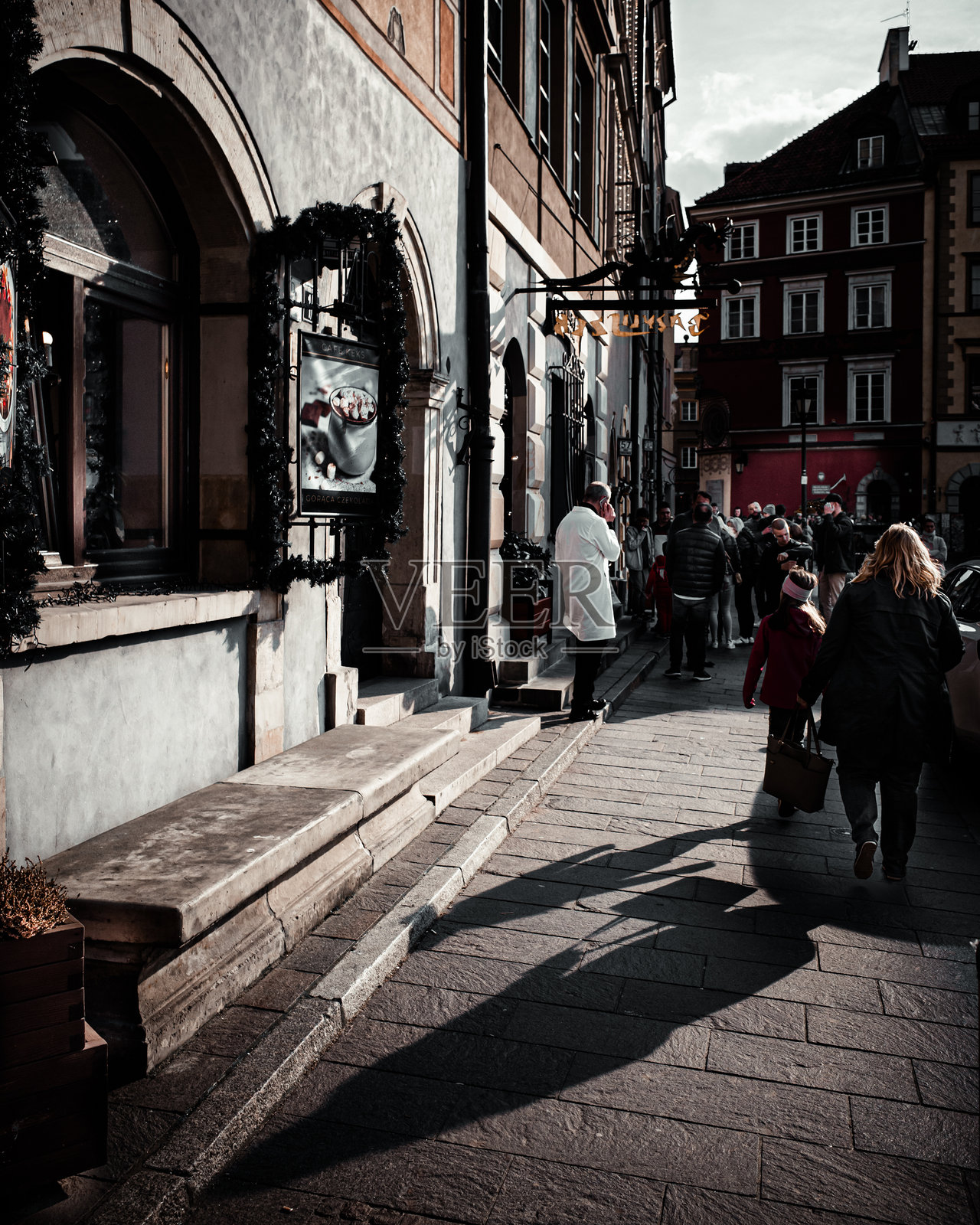 老城市场是华沙老城的中心和最古老的部分。照片摄影图片