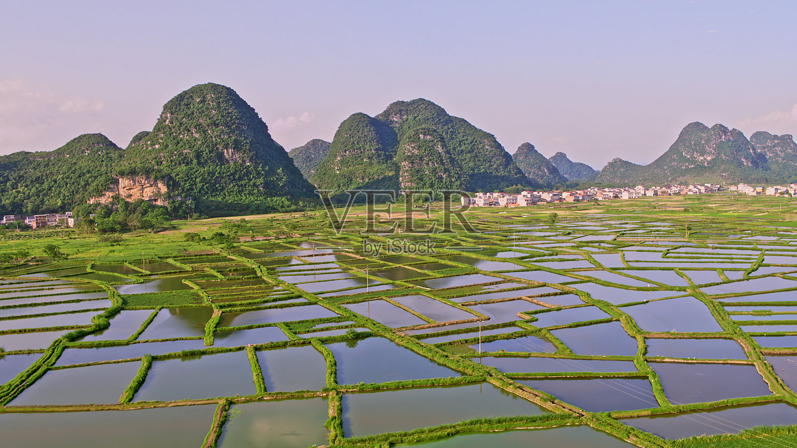 桂林喀斯特地貌，漓江，阳朔，广西，中国，亚洲。照片摄影图片