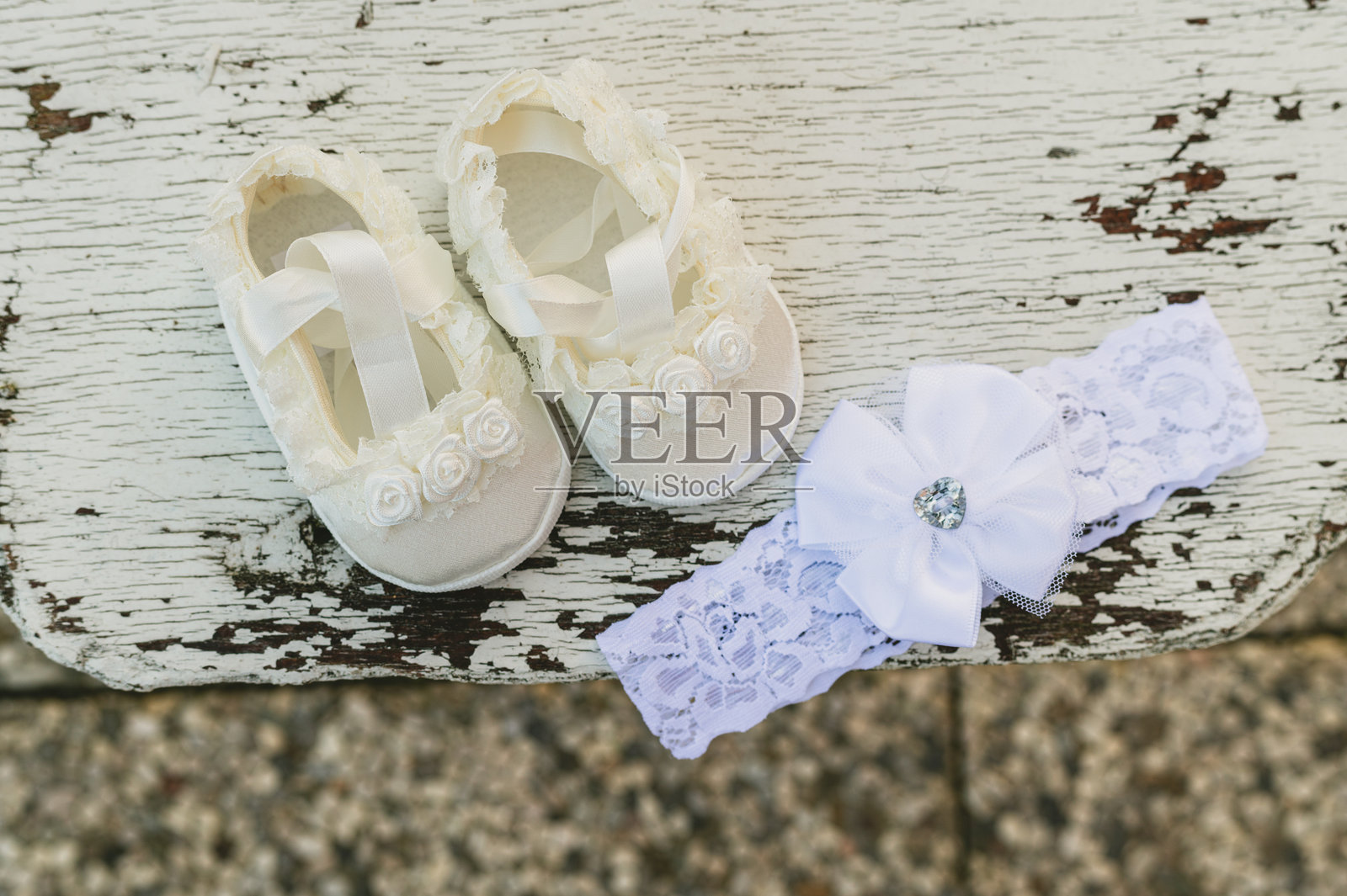 婚礼袜带和儿童鞋照片摄影图片