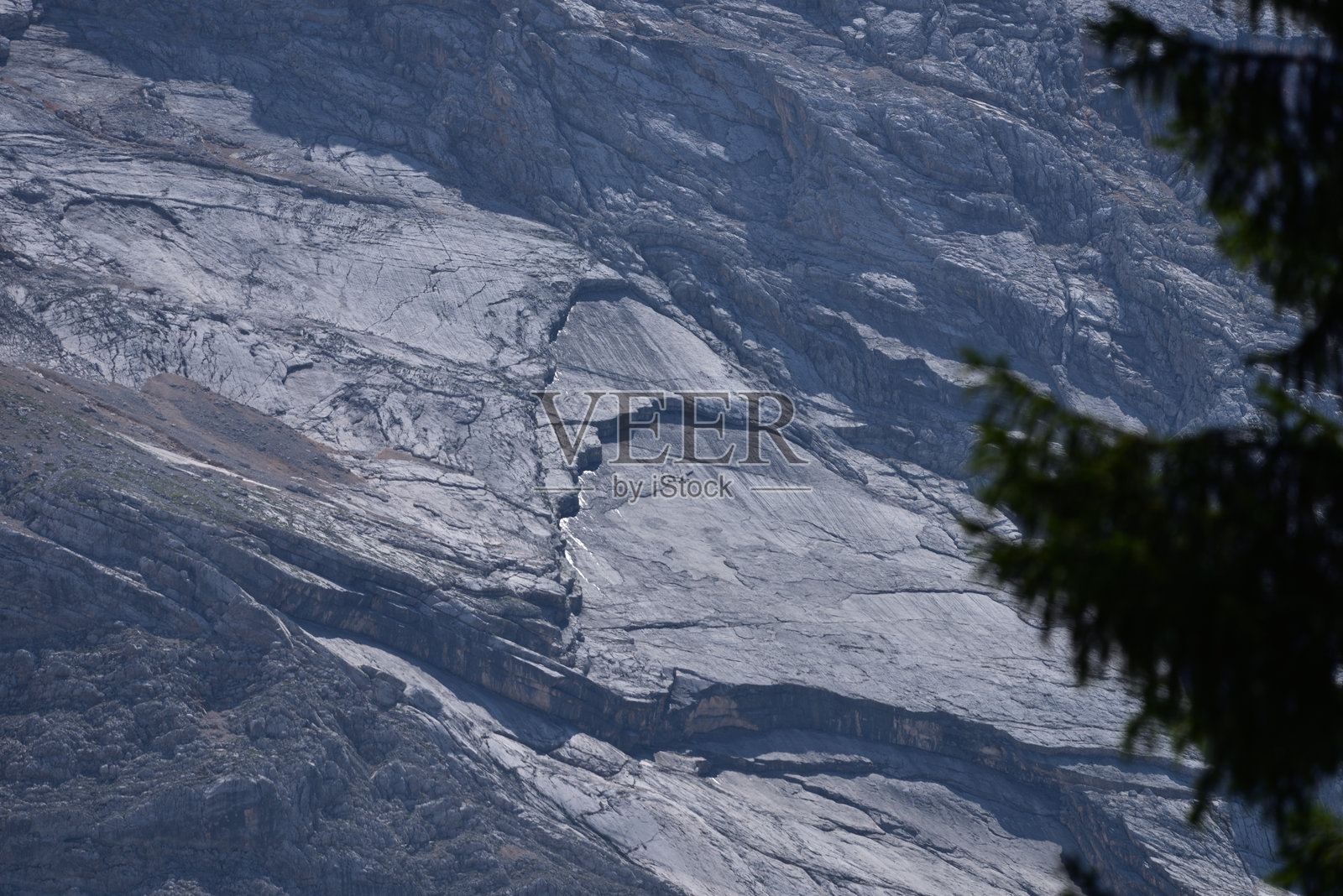 多洛米蒂山的大块岩石照片摄影图片
