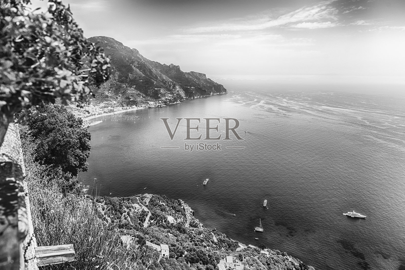 从意大利拉韦洛俯瞰阿马尔菲海岸的壮丽全景照片摄影图片