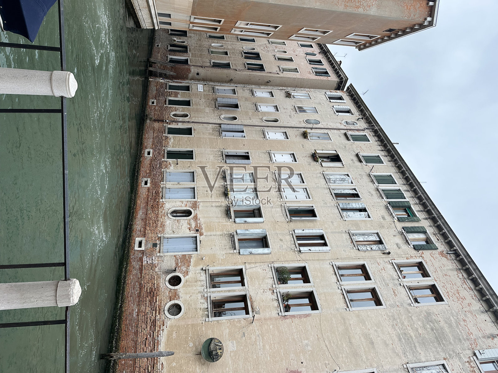 威尼斯运河和建筑照片摄影图片