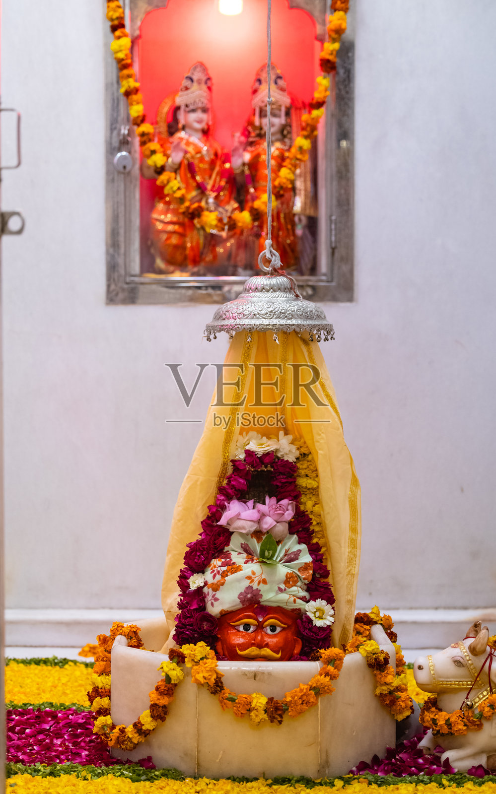 装饰华丽的湿婆神石照片摄影图片