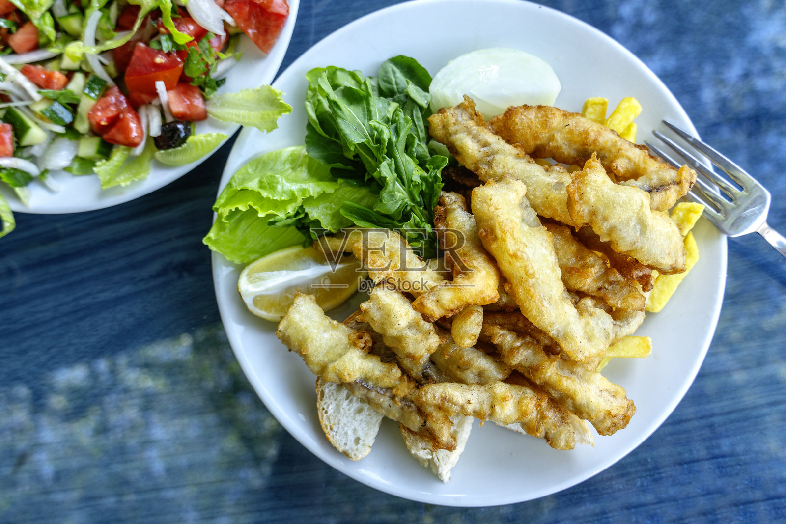 一盘炸鱼薯条照片摄影图片