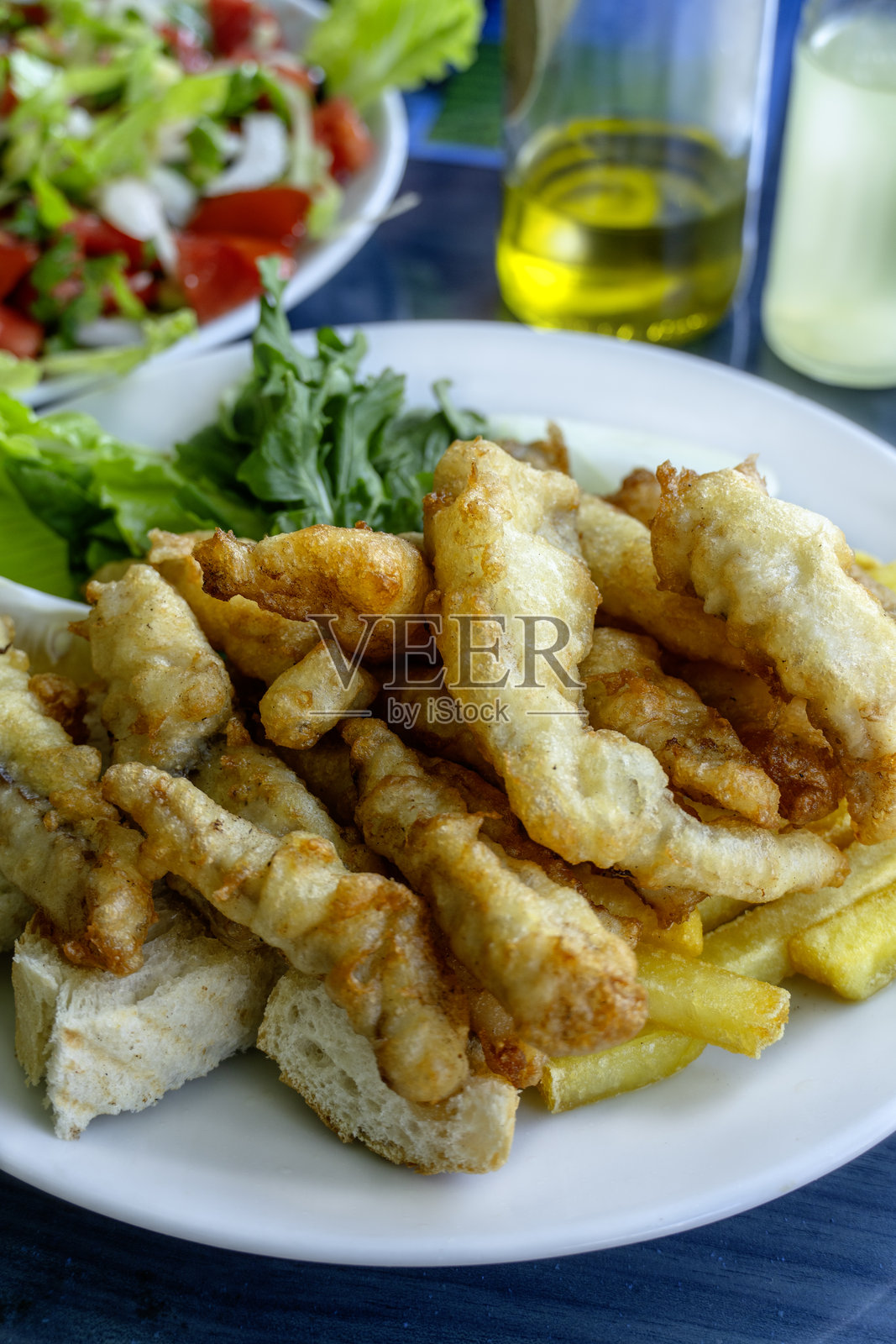 一盘炸鱼薯条照片摄影图片