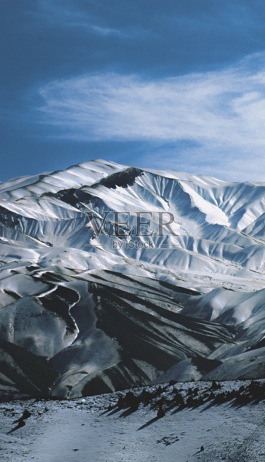 蓝天下的雪山，雄伟的雪山，雪山风景手机壁纸照片摄影图片