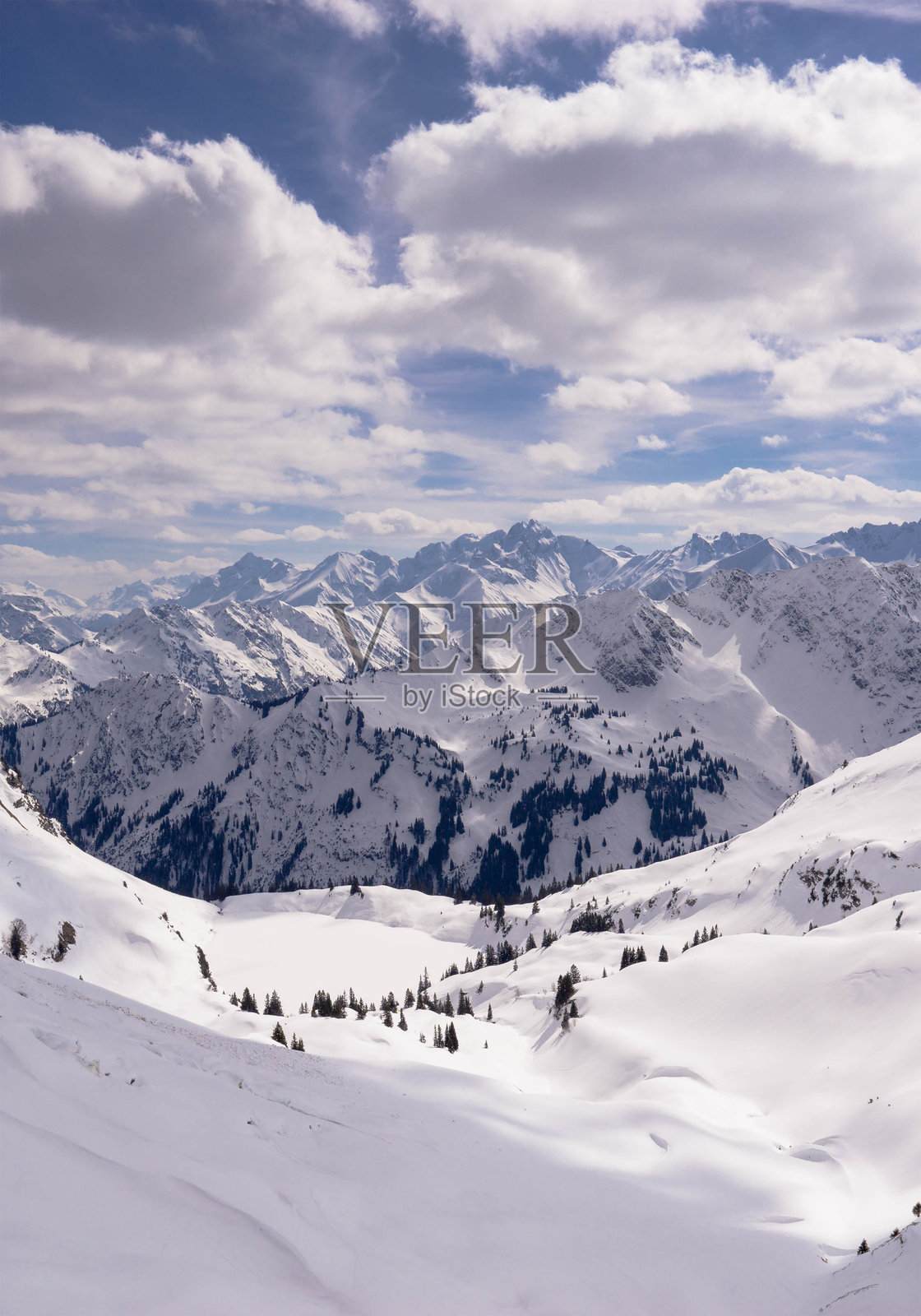 蓝天下的雪山，雄伟的雪山，雪山风景手机壁纸照片摄影图片