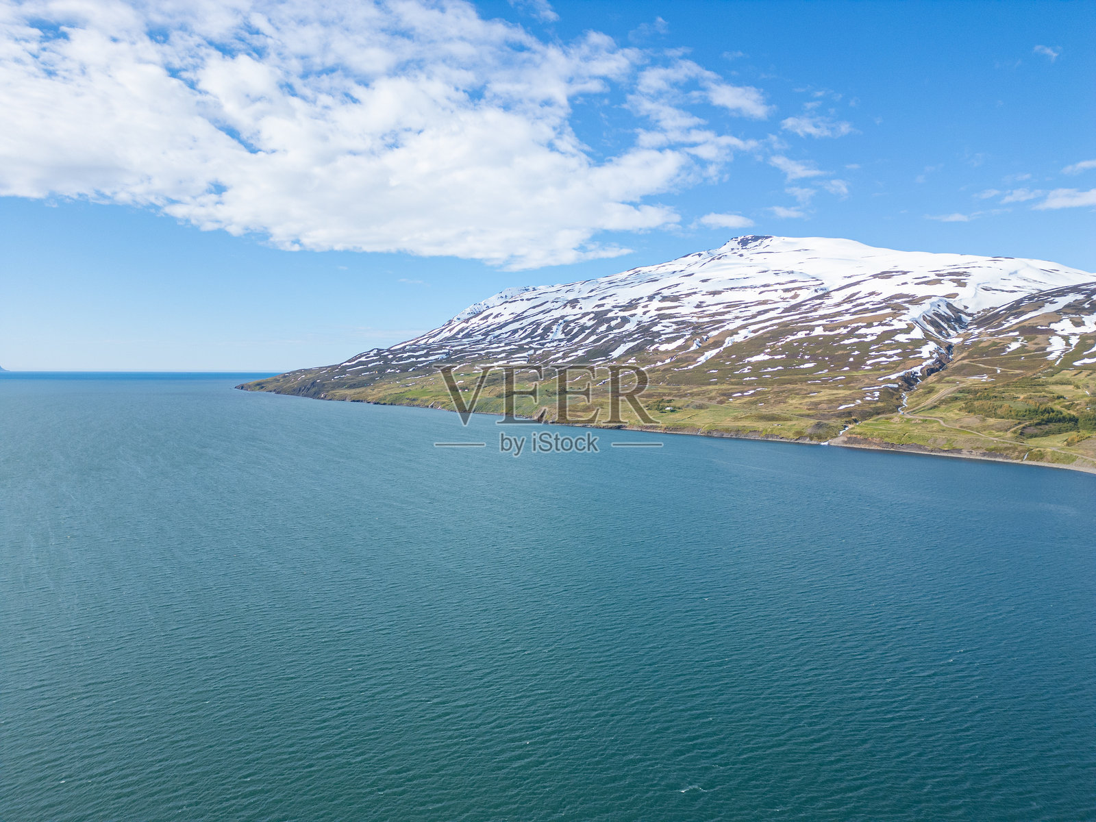 冰岛北部拉特拉斯特朗德的鸟瞰图照片摄影图片