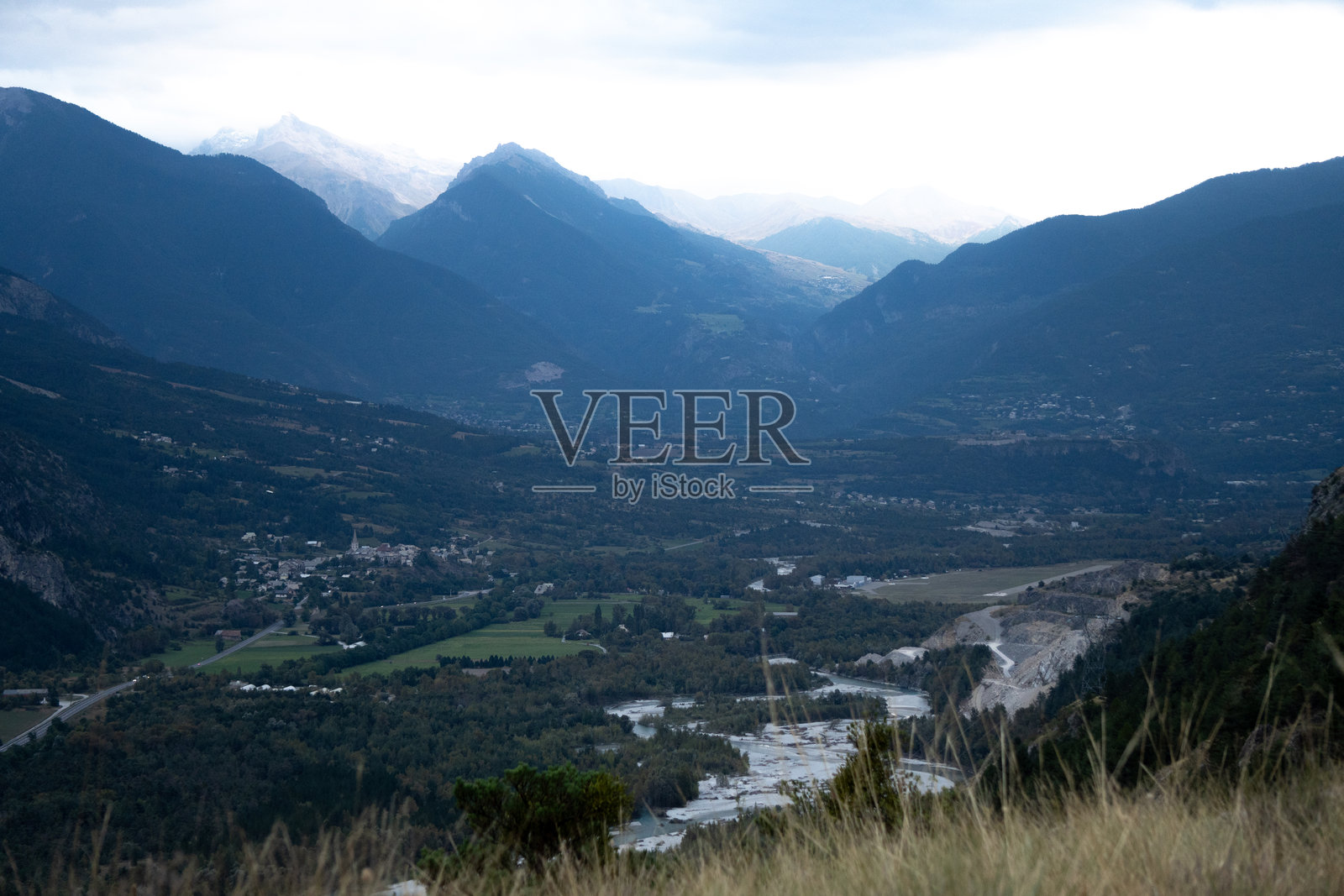 山谷的全景视图照片摄影图片