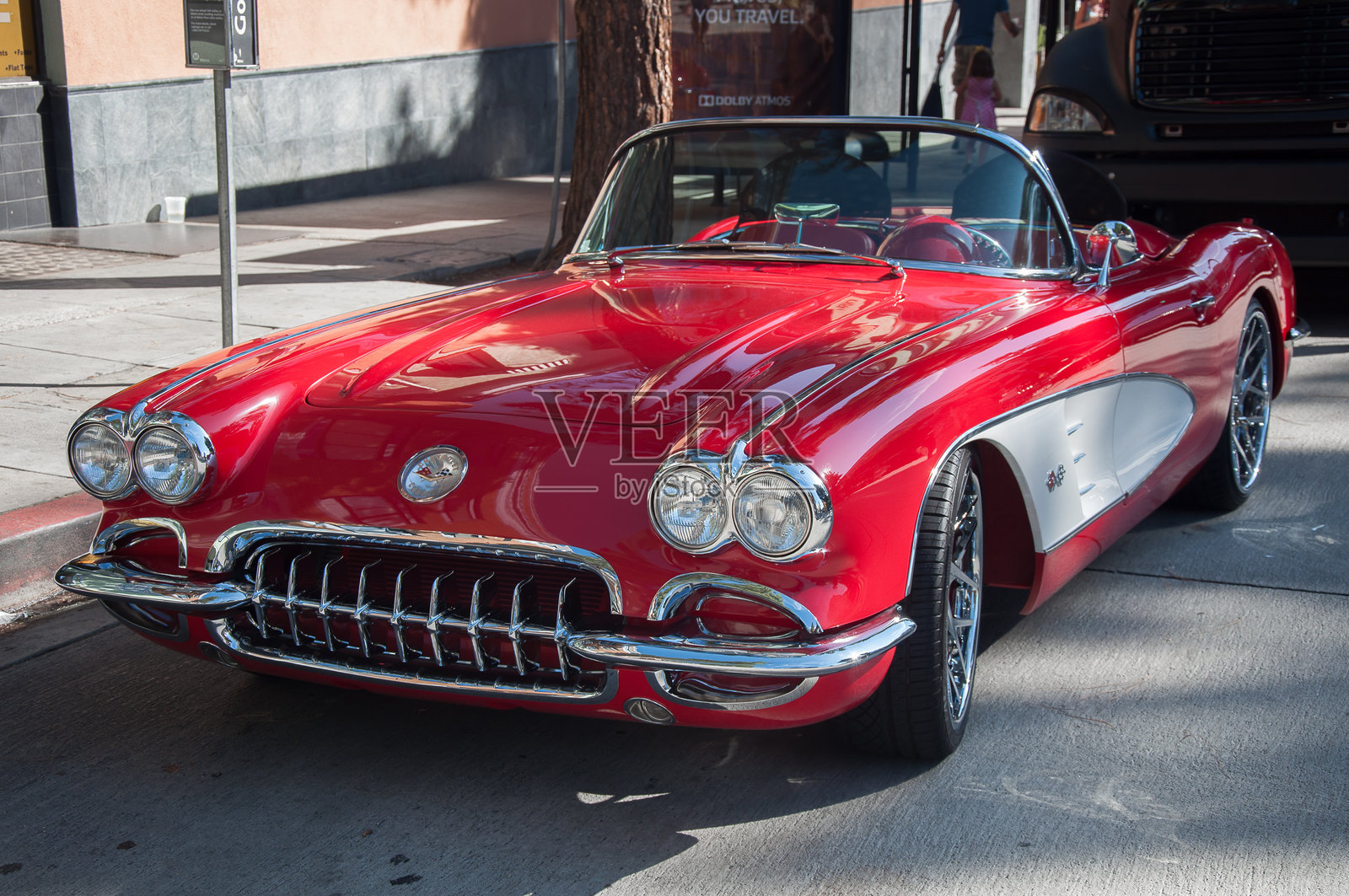 一辆红色的1959年雪佛兰科尔维特照片摄影图片