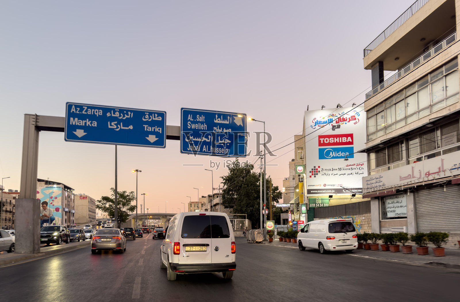 高速公路上的指示标志照片摄影图片
