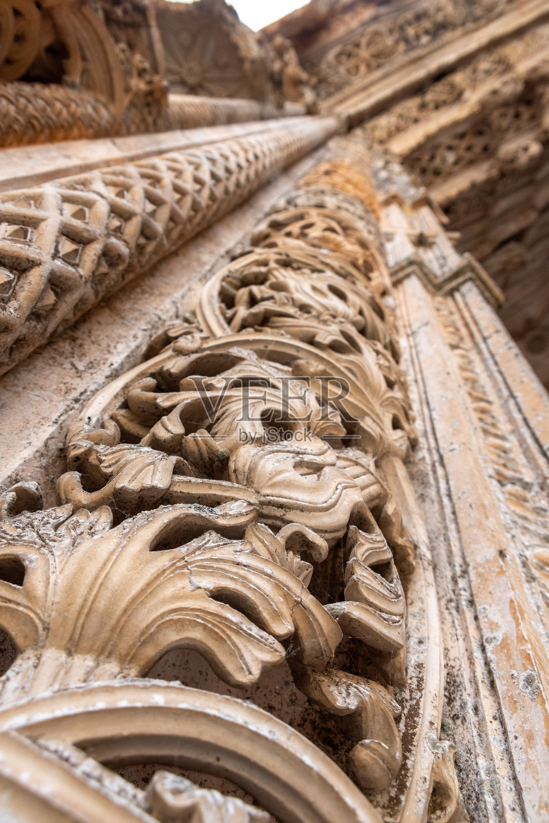 巴塔利亚教堂未完成礼拜堂的巨大门户建筑细节,曼努埃尔风格的哥特式杰作照片摄影图片