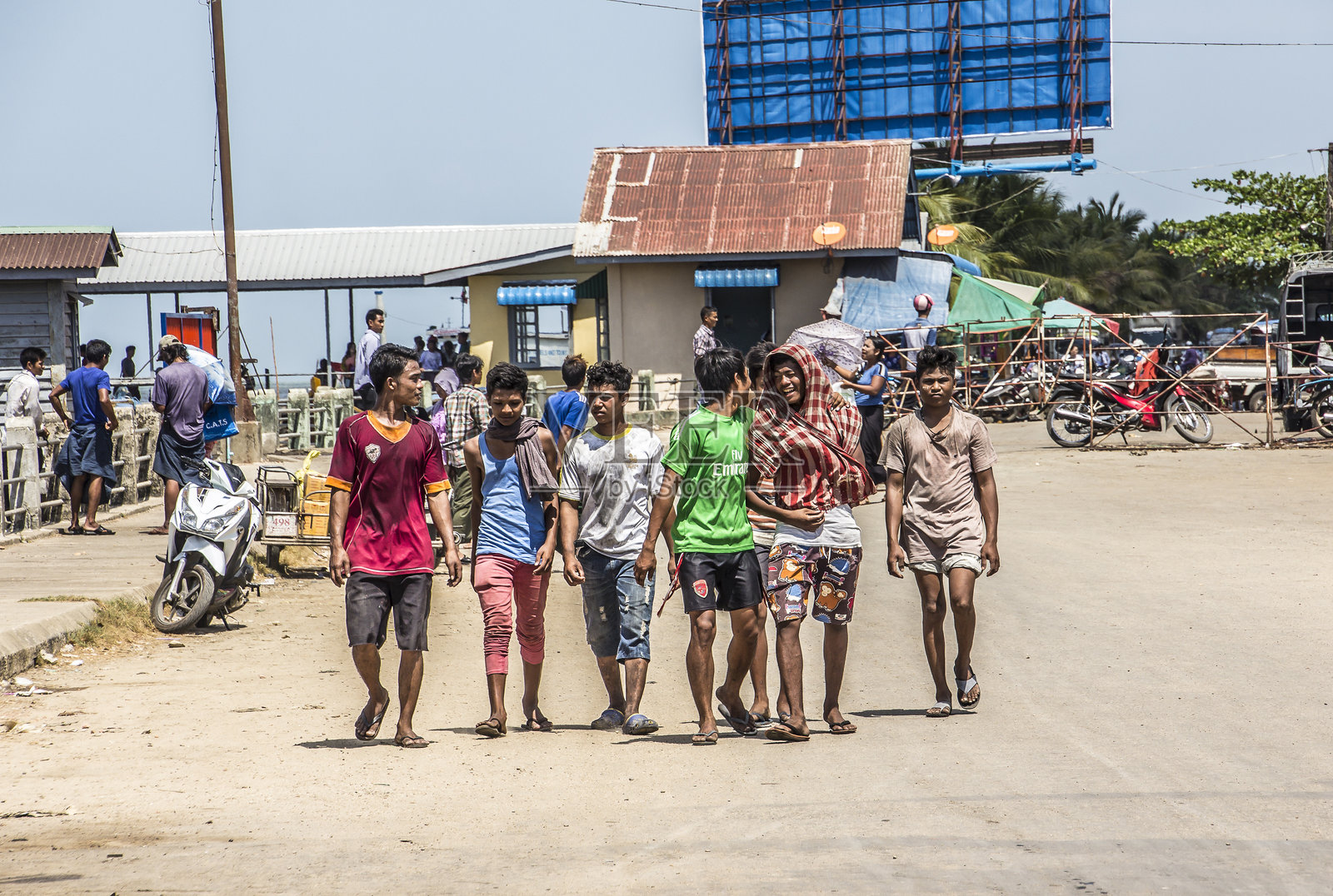 港口的水手照片摄影图片