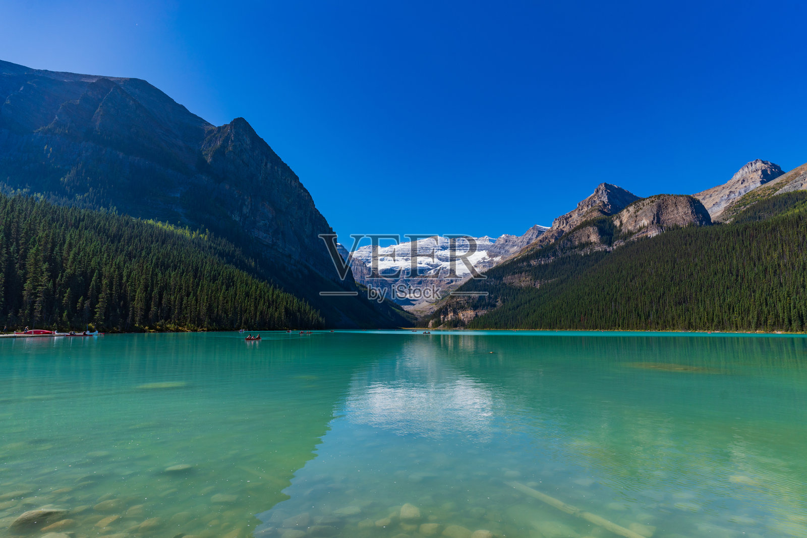 加拿大阿尔伯塔省班夫国家公园的路易斯湖照片摄影图片