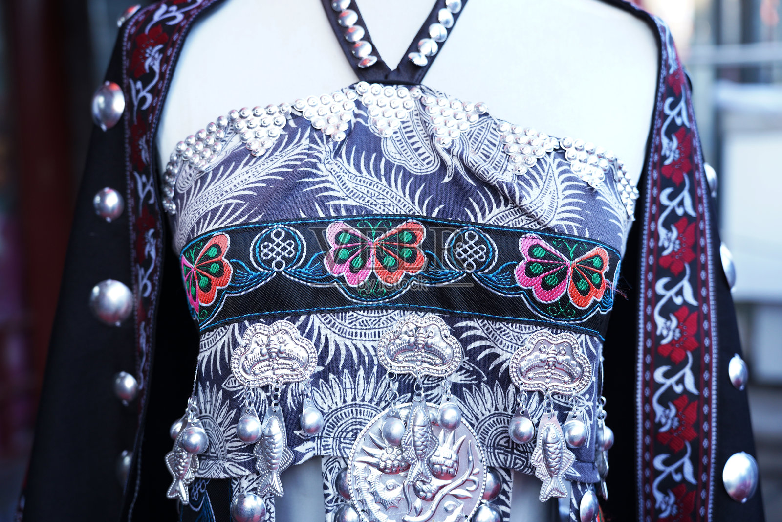 中国少数民族传统服饰照片摄影图片