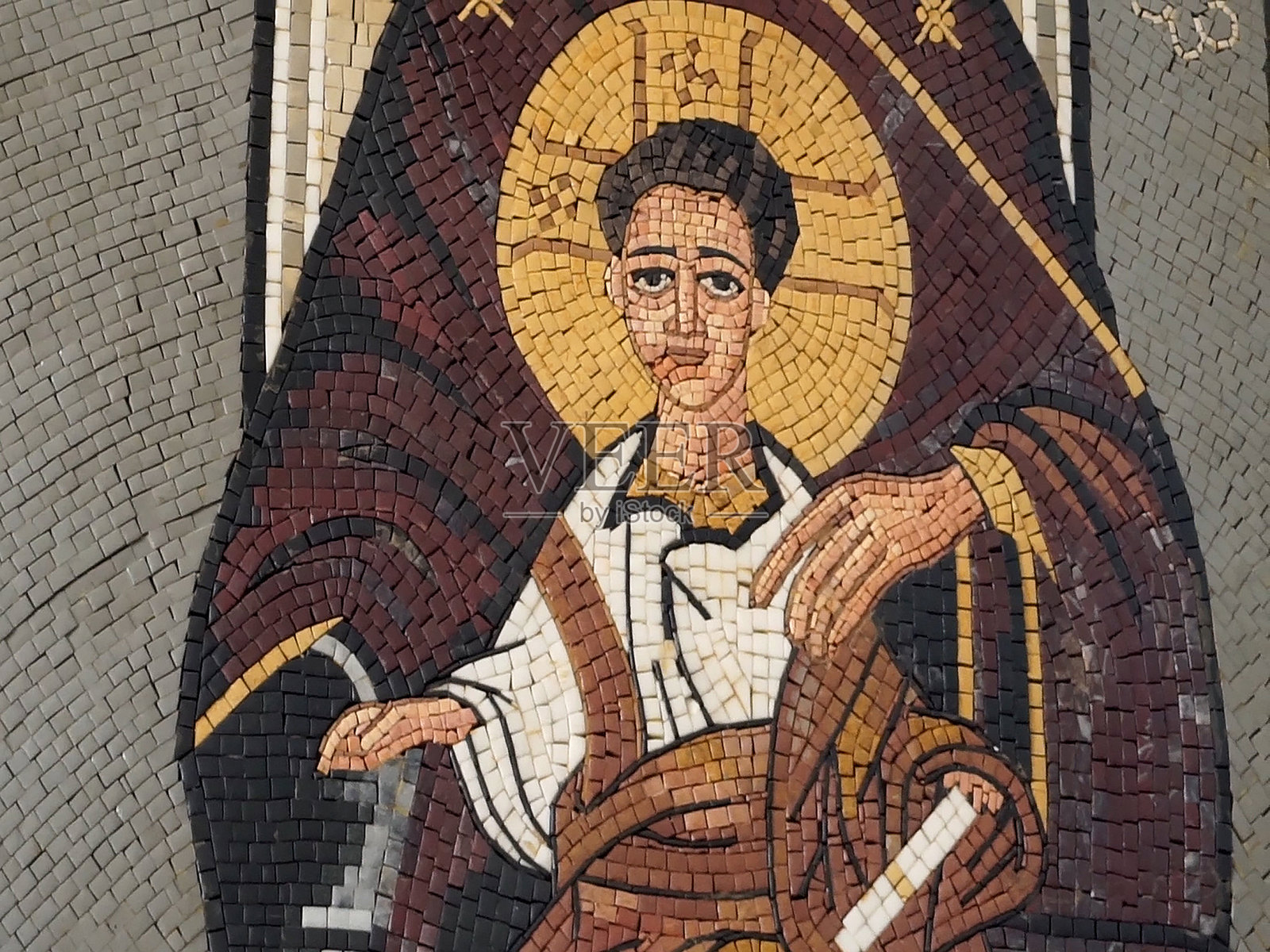 描绘圣乔治东正教堂的圣母与圣婴的马赛克照片摄影图片