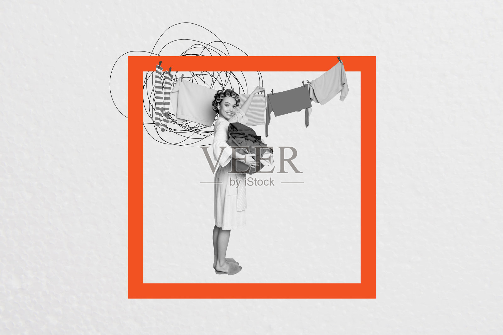 快乐的女佣女孩在洗衣日手持洗衣盆，衣物悬挂在干衣绳上，背景为涂鸦风格的合成照片拼贴。照片摄影图片