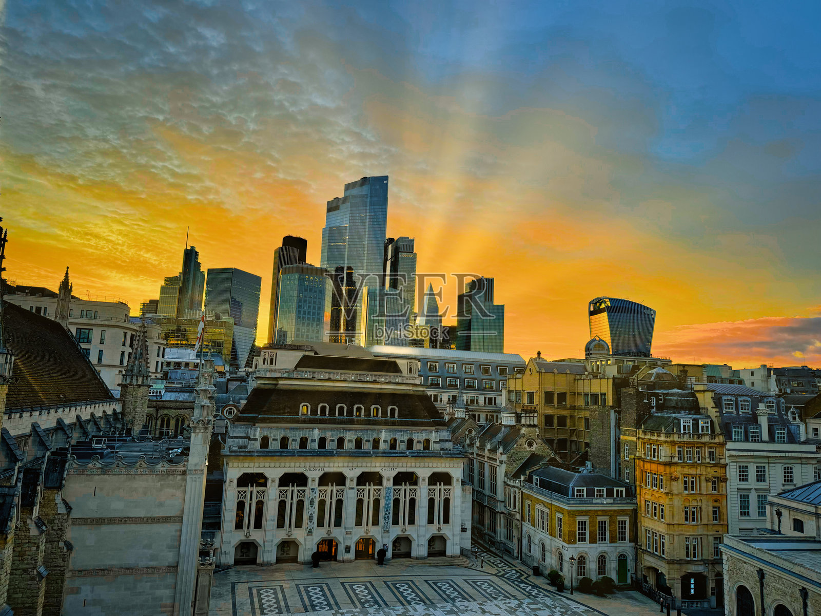 伦敦市天际线在日出时分照片摄影图片