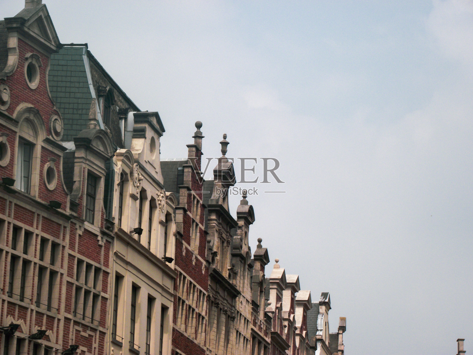 低角度视图的建筑与天空照片摄影图片