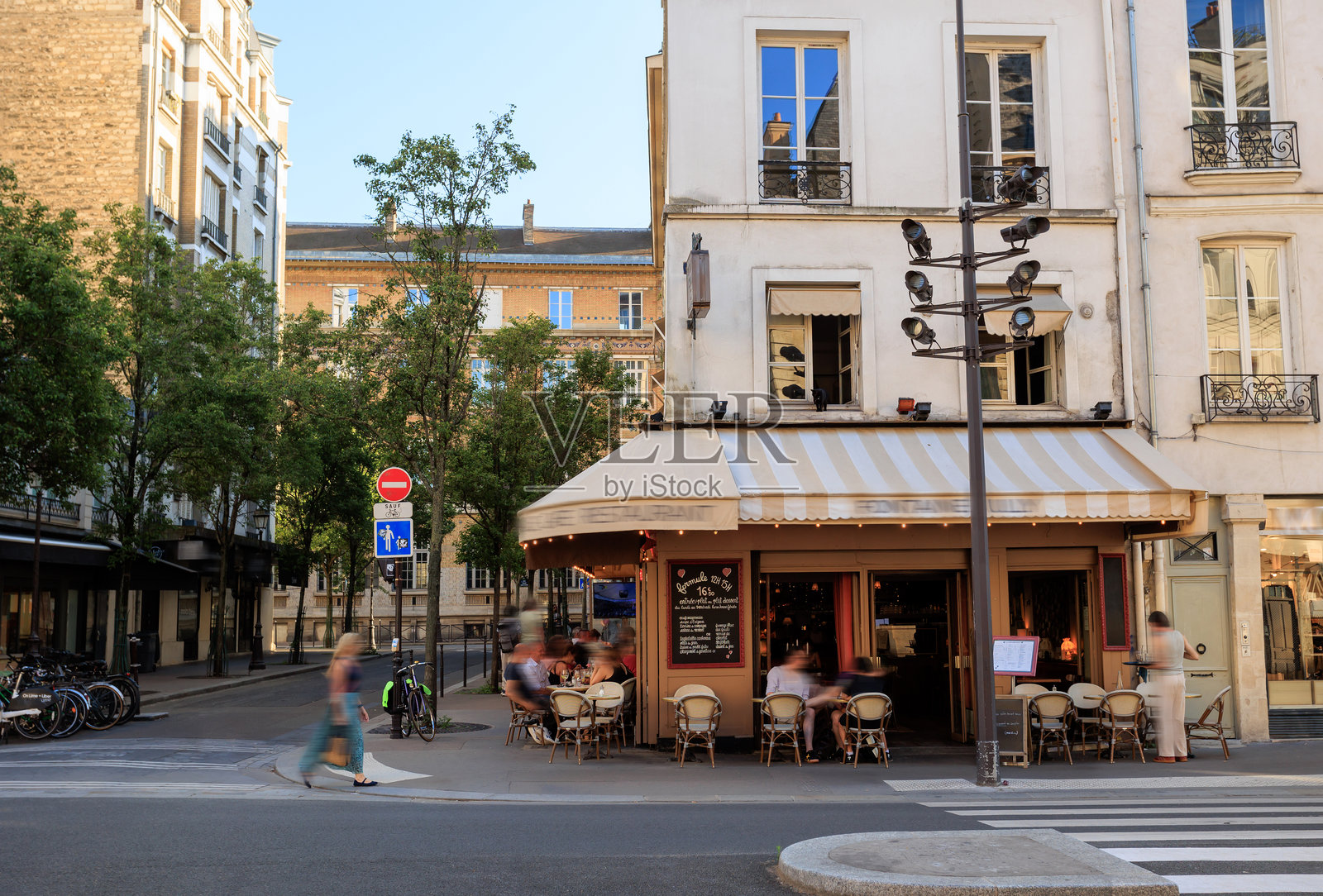 巴黎的街边咖啡馆照片摄影图片