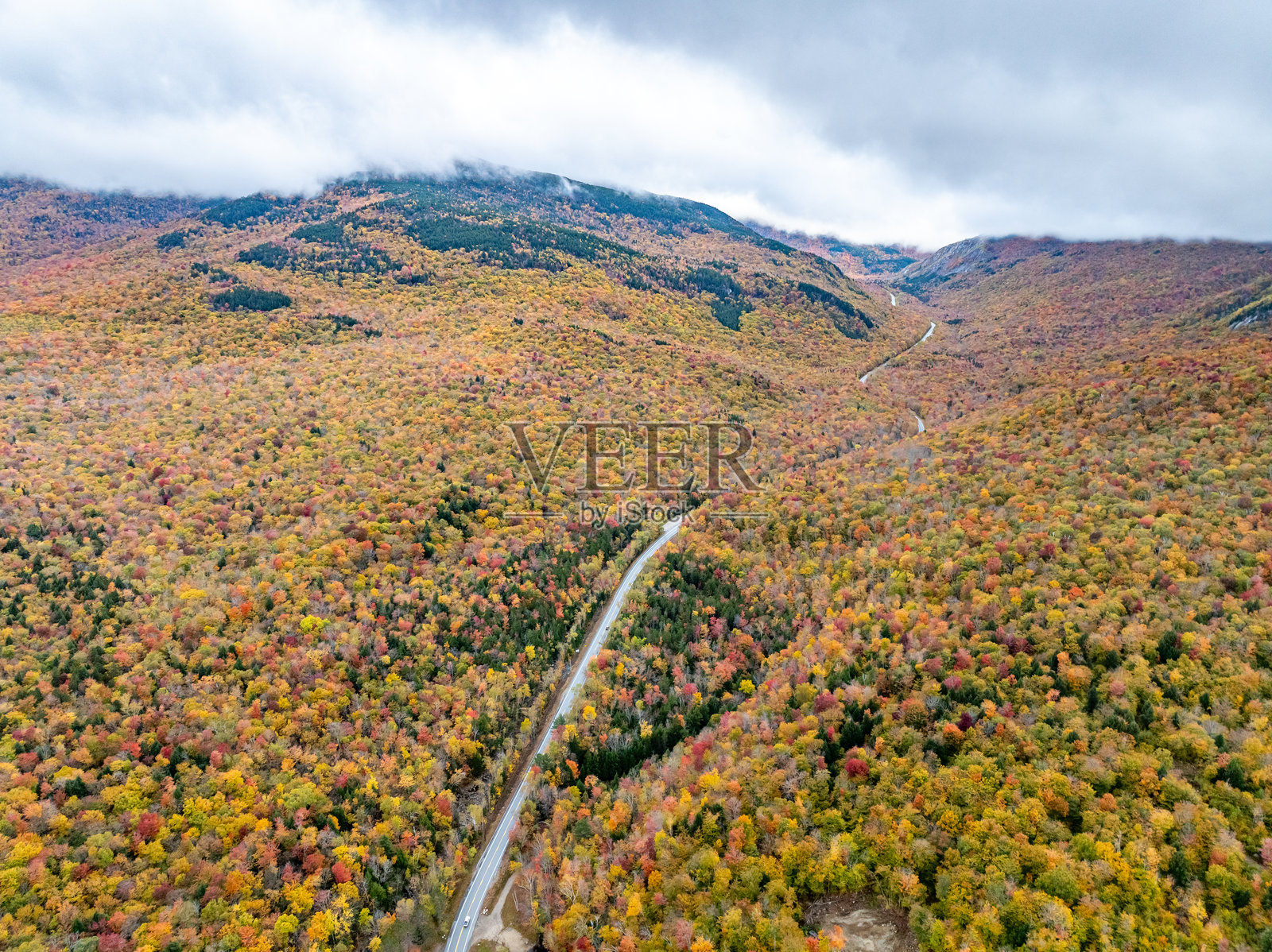 新罕布什尔州北伍德斯托克的NH-112公路失落河路景观照片摄影图片