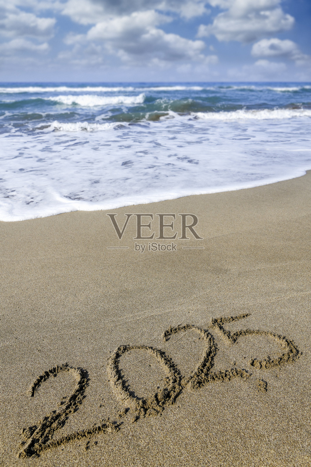 2025年写在沙滩上照片摄影图片