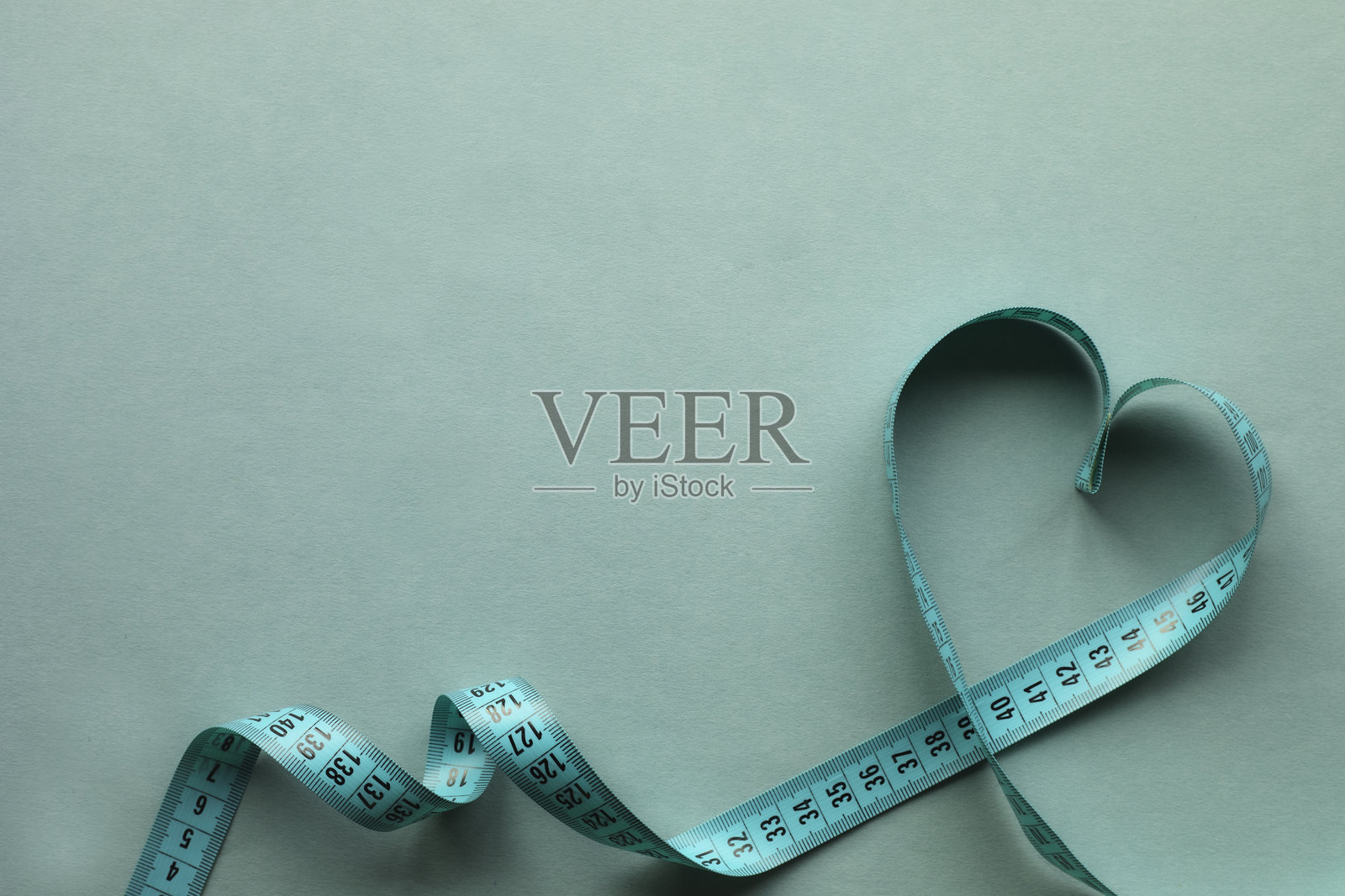 心形卷尺照片摄影图片