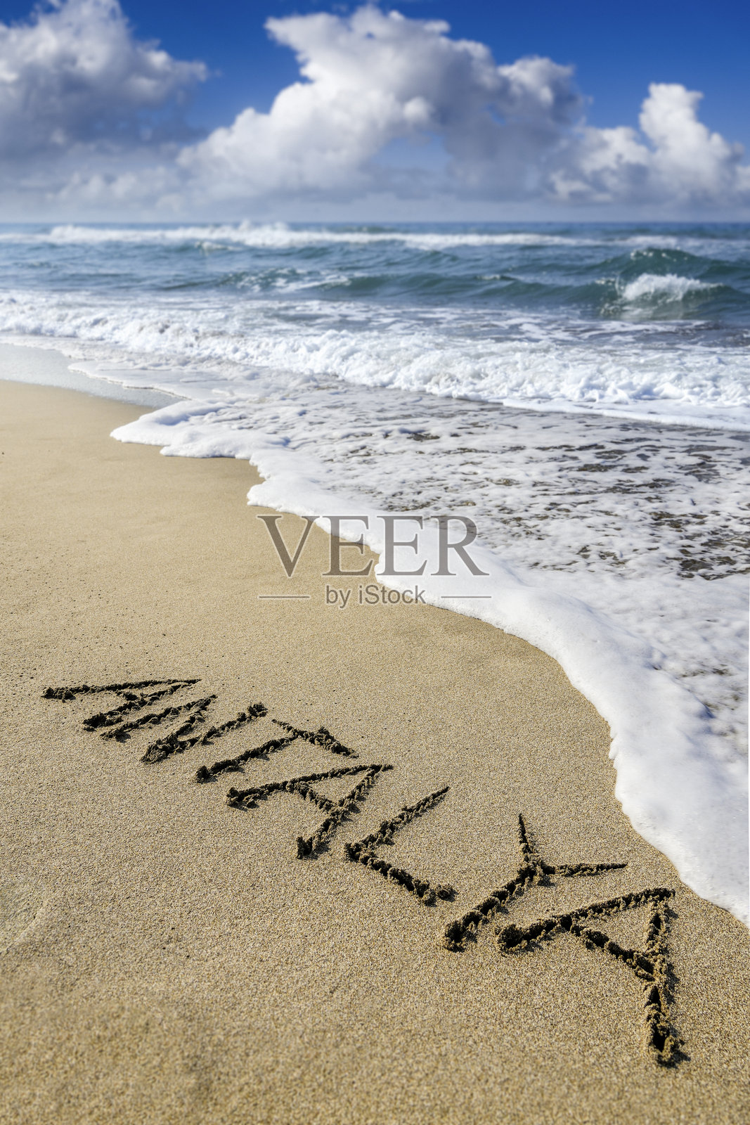 安塔利亚写在沙滩上的沙子里照片摄影图片