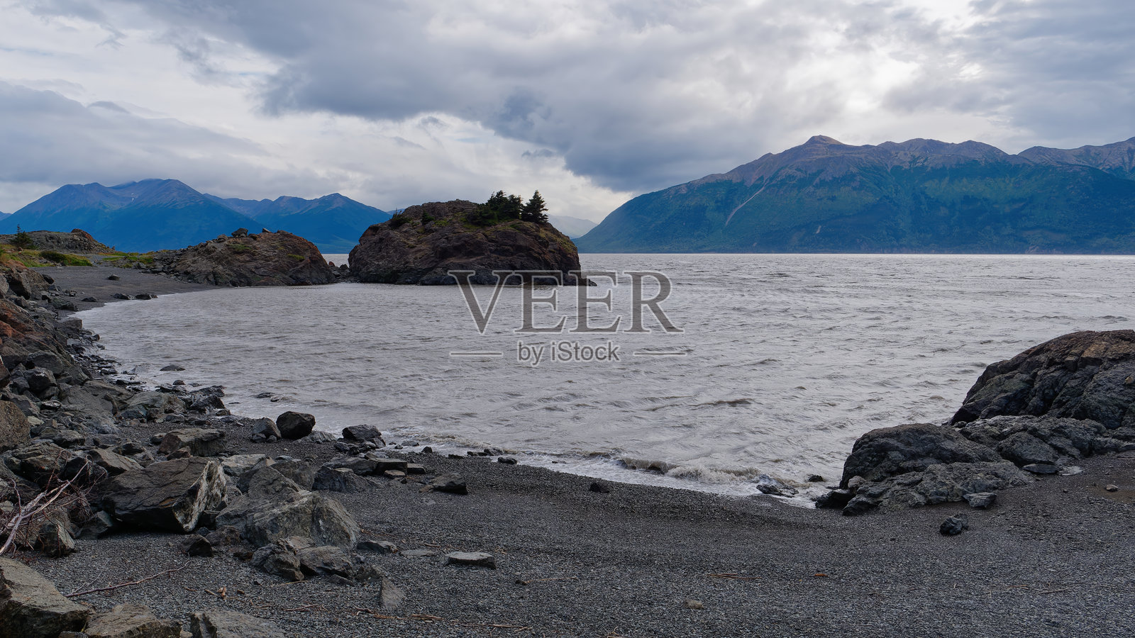 阿拉斯加州特纳根湾的宁静海滩傍晚景色照片摄影图片