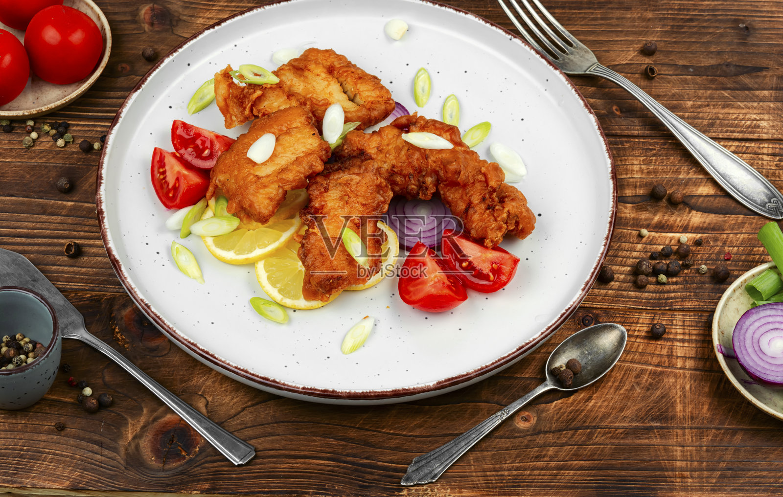 裹粉炸鱼。照片摄影图片