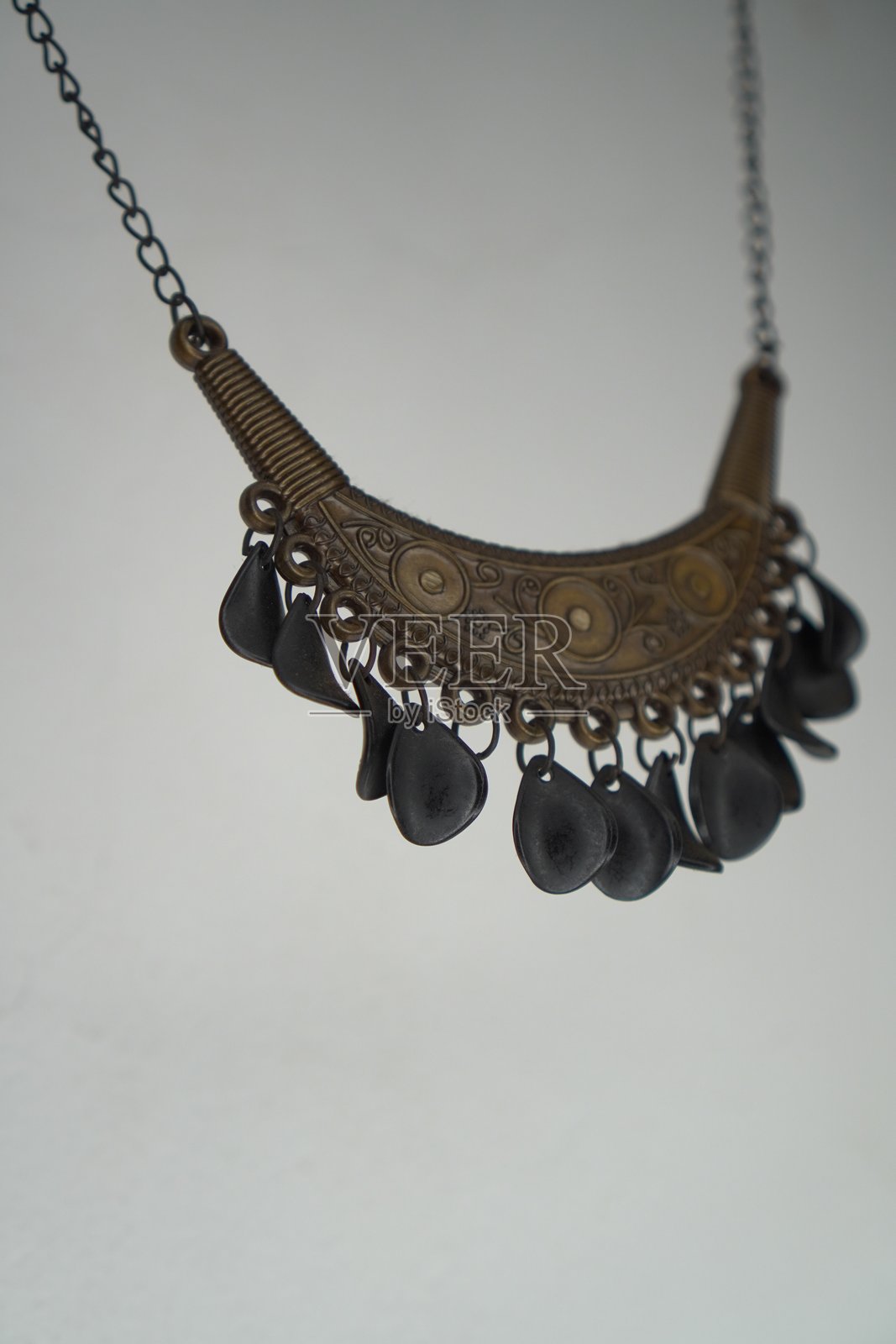 装饰着光泽黑色珠子照片摄影图片