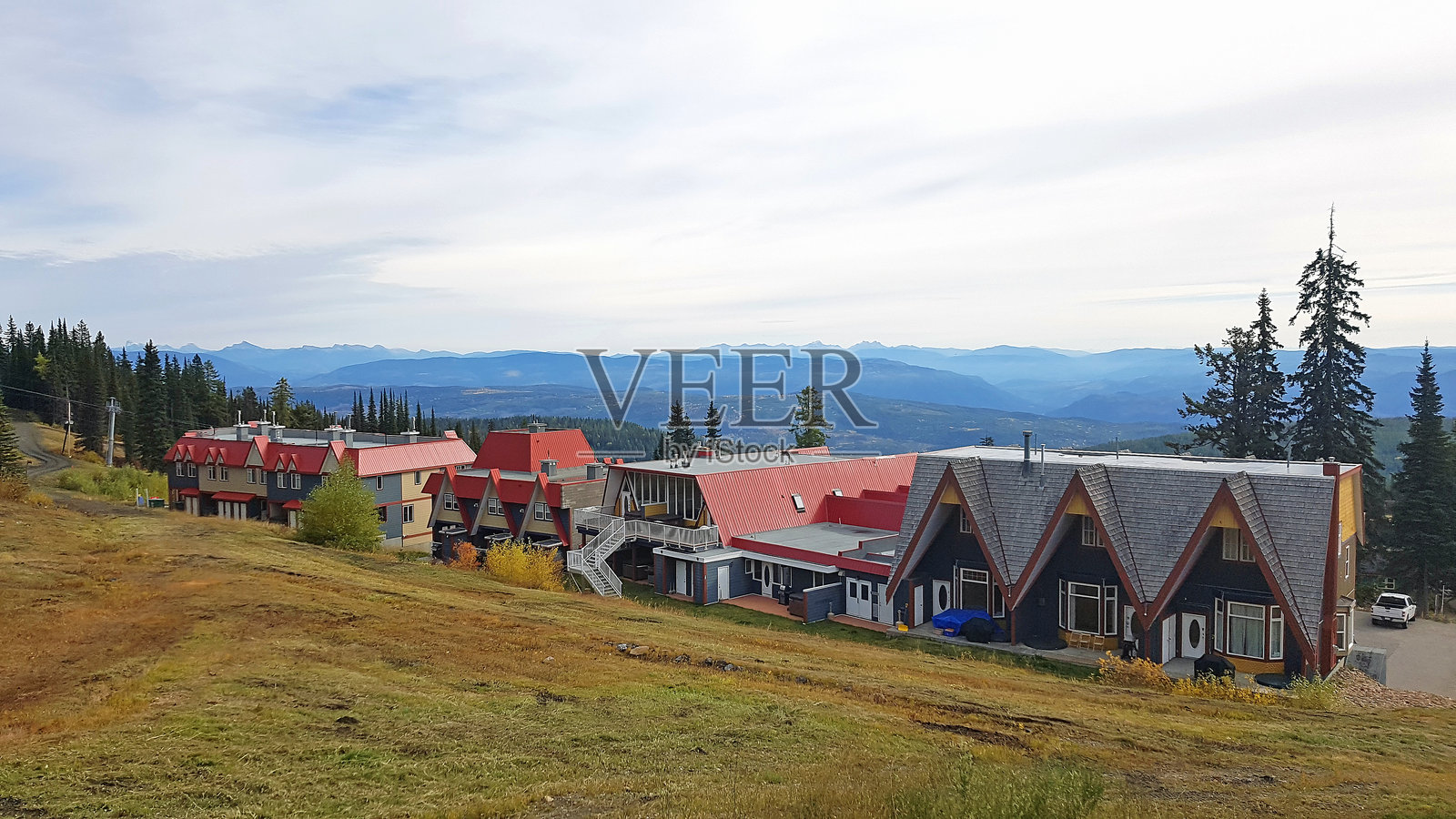 秋季的温哥华不列颠哥伦比亚省滑雪度假村多彩住宿变体照片摄影图片