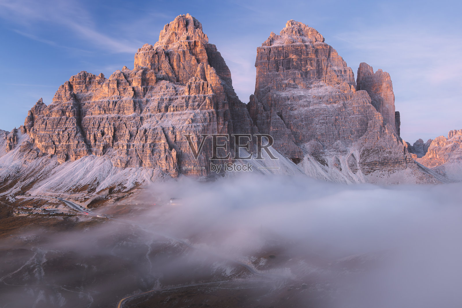 三峰山。意大利多洛米蒂山脉照片摄影图片