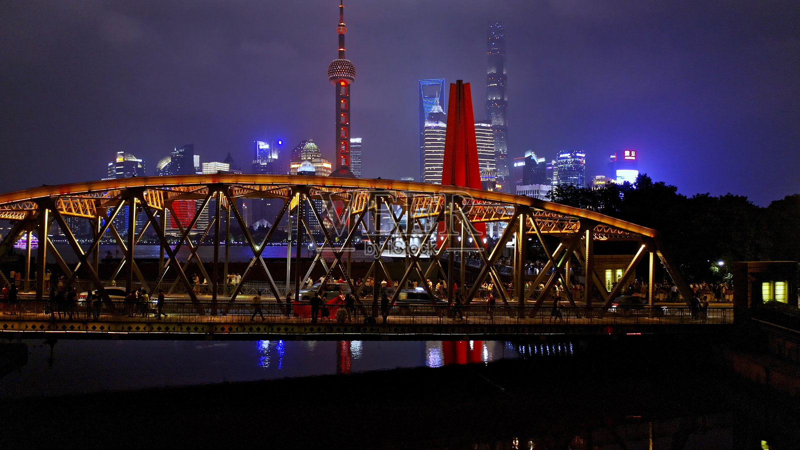 吴淞江，上海花园桥，外滩，陆家嘴，中国上海，亚洲。上海人民英雄纪念塔。照片摄影图片