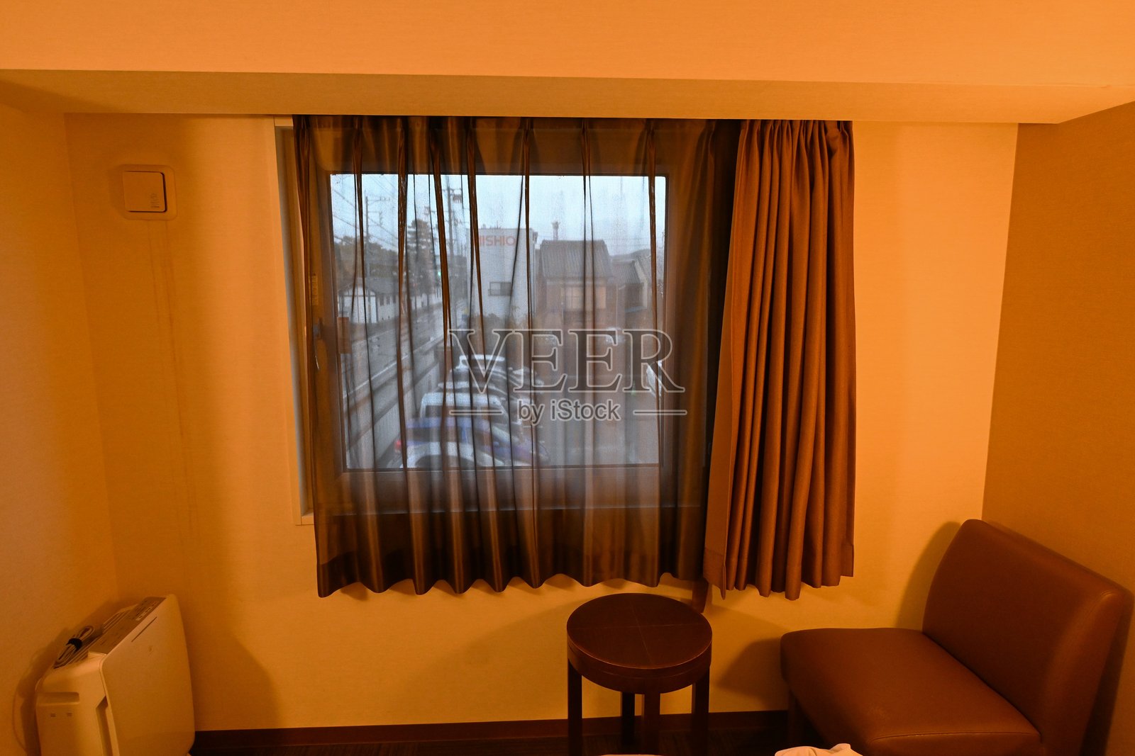 前往日本。日本的经济型酒店。照片摄影图片