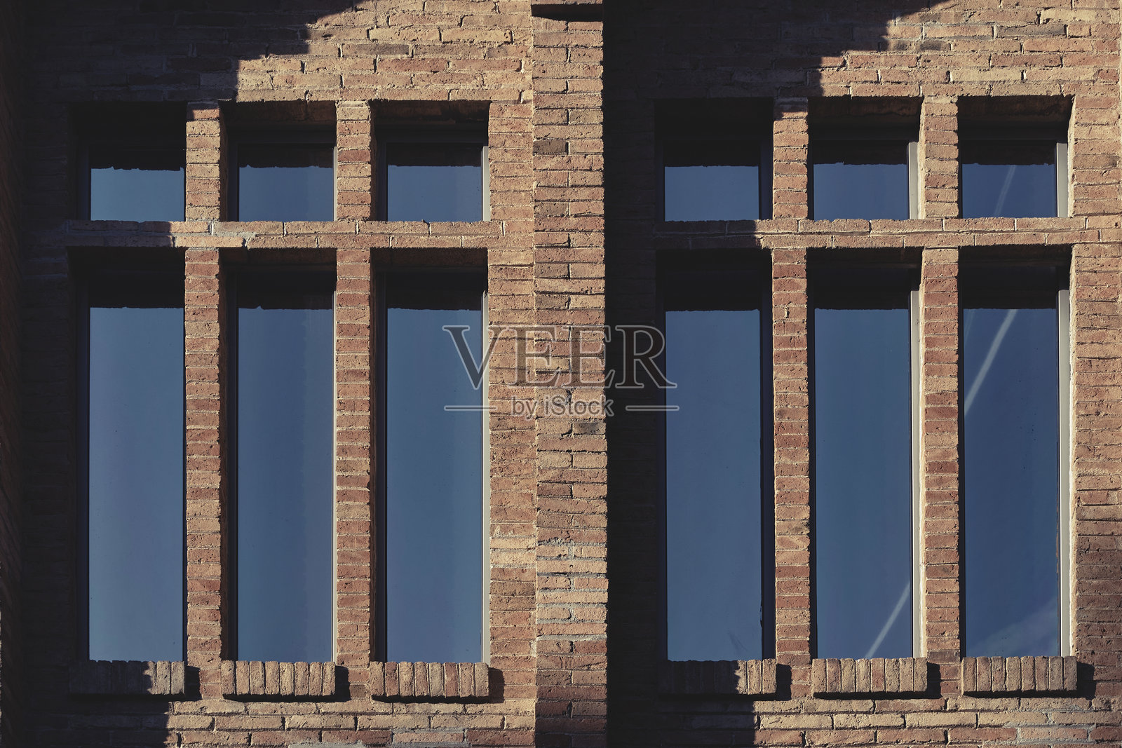 巴塞罗那城市建筑中的现代主义风格细节照片摄影图片