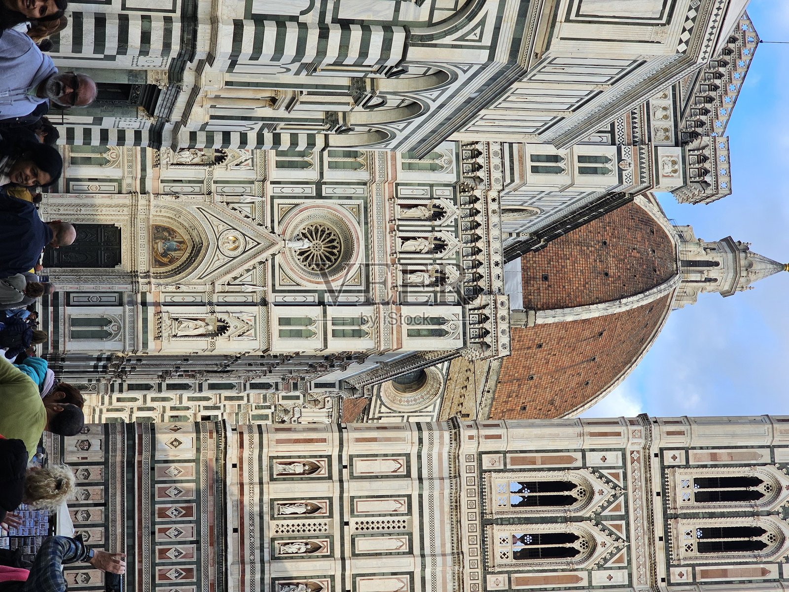 在秋天的日子里探索佛罗伦萨这座城市。照片摄影图片