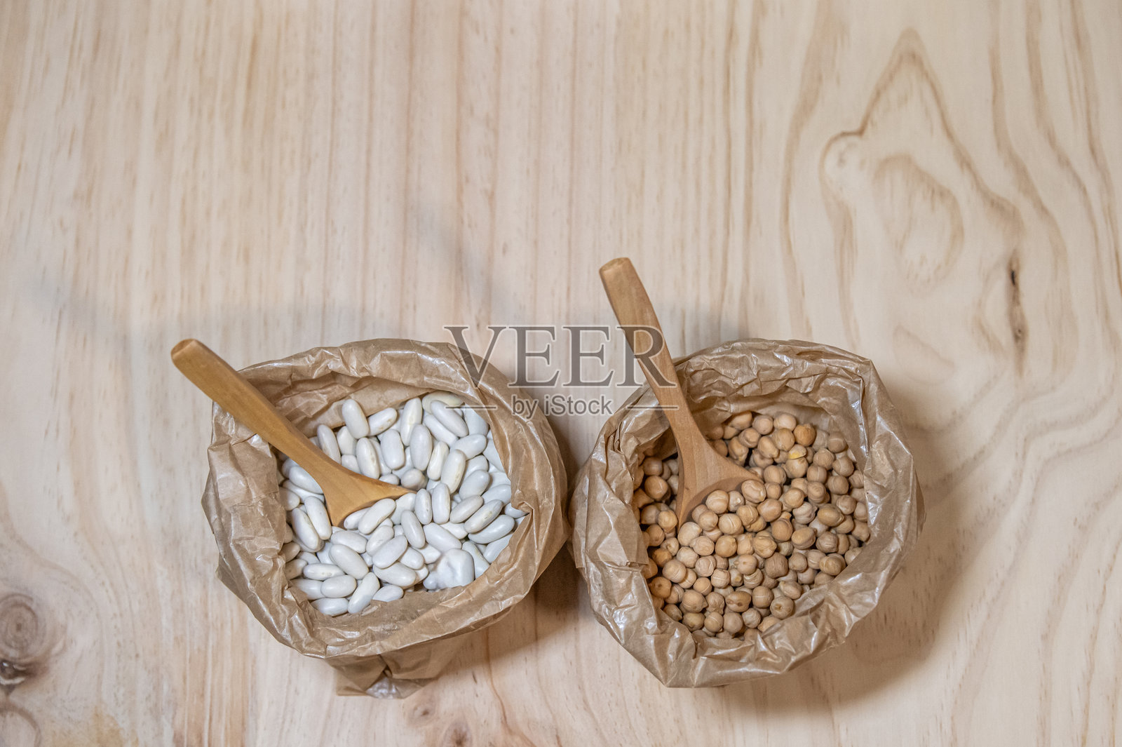 散装豆类装在纸袋中。生态与健康消费主义照片摄影图片