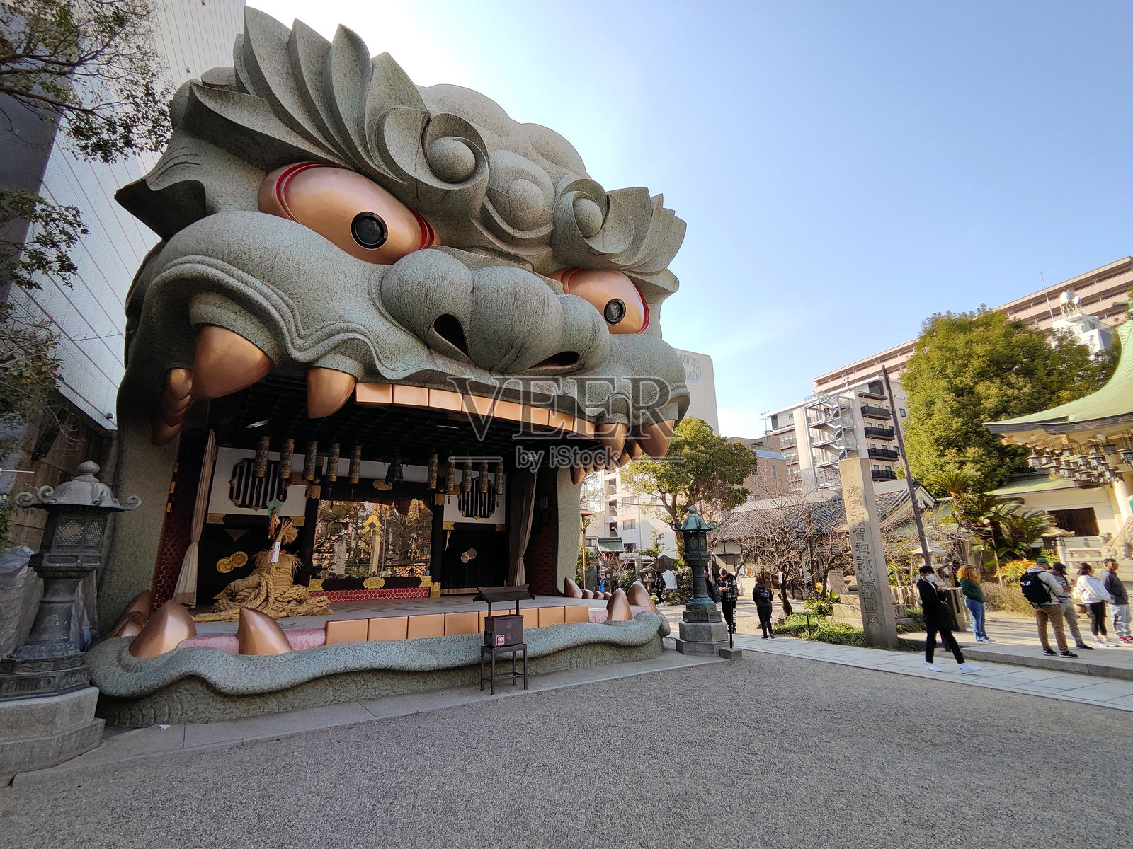 日本大阪难波八阪神社的狮子头照片摄影图片