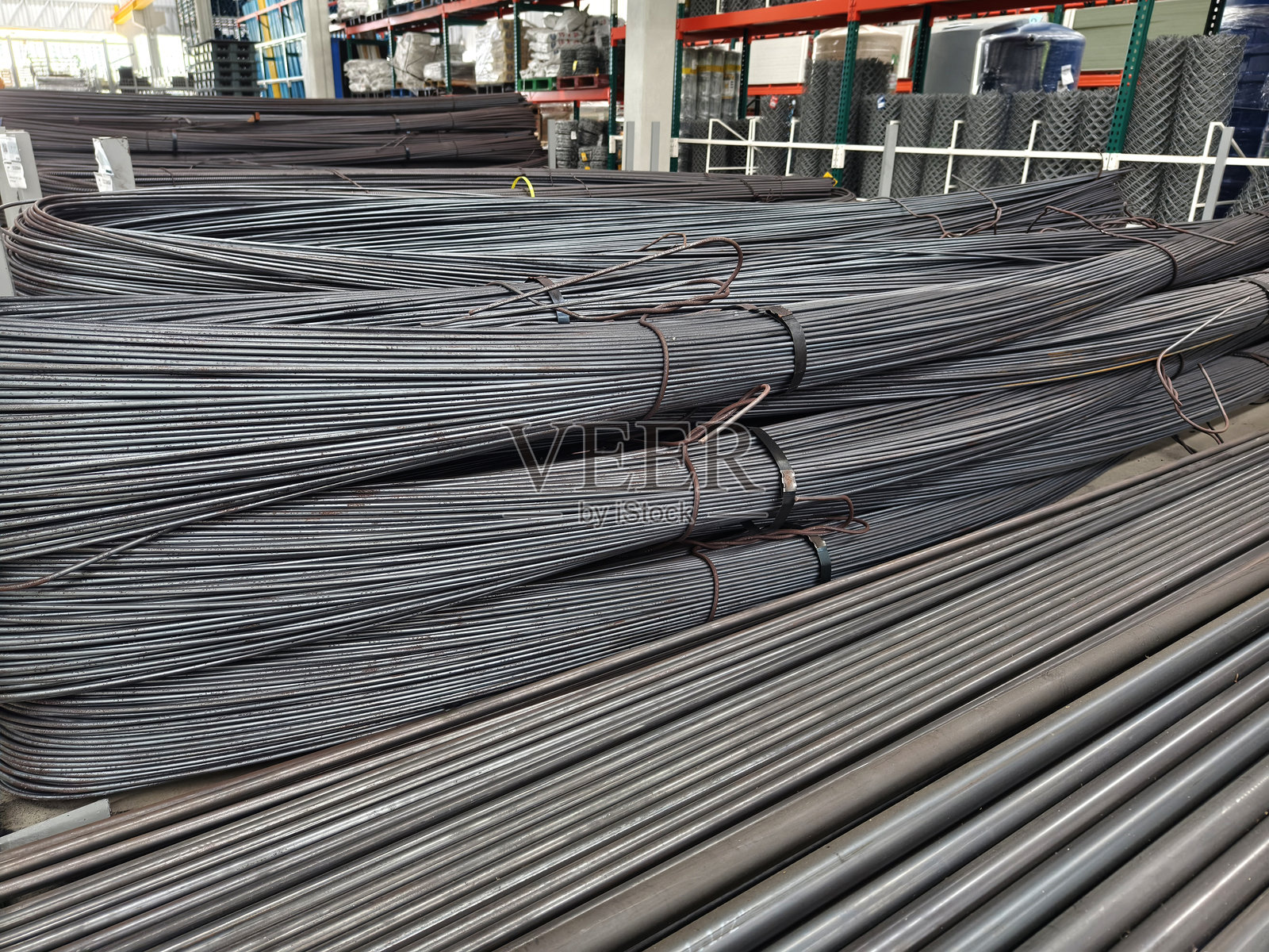 建筑仓库内的金属条背景照片摄影图片